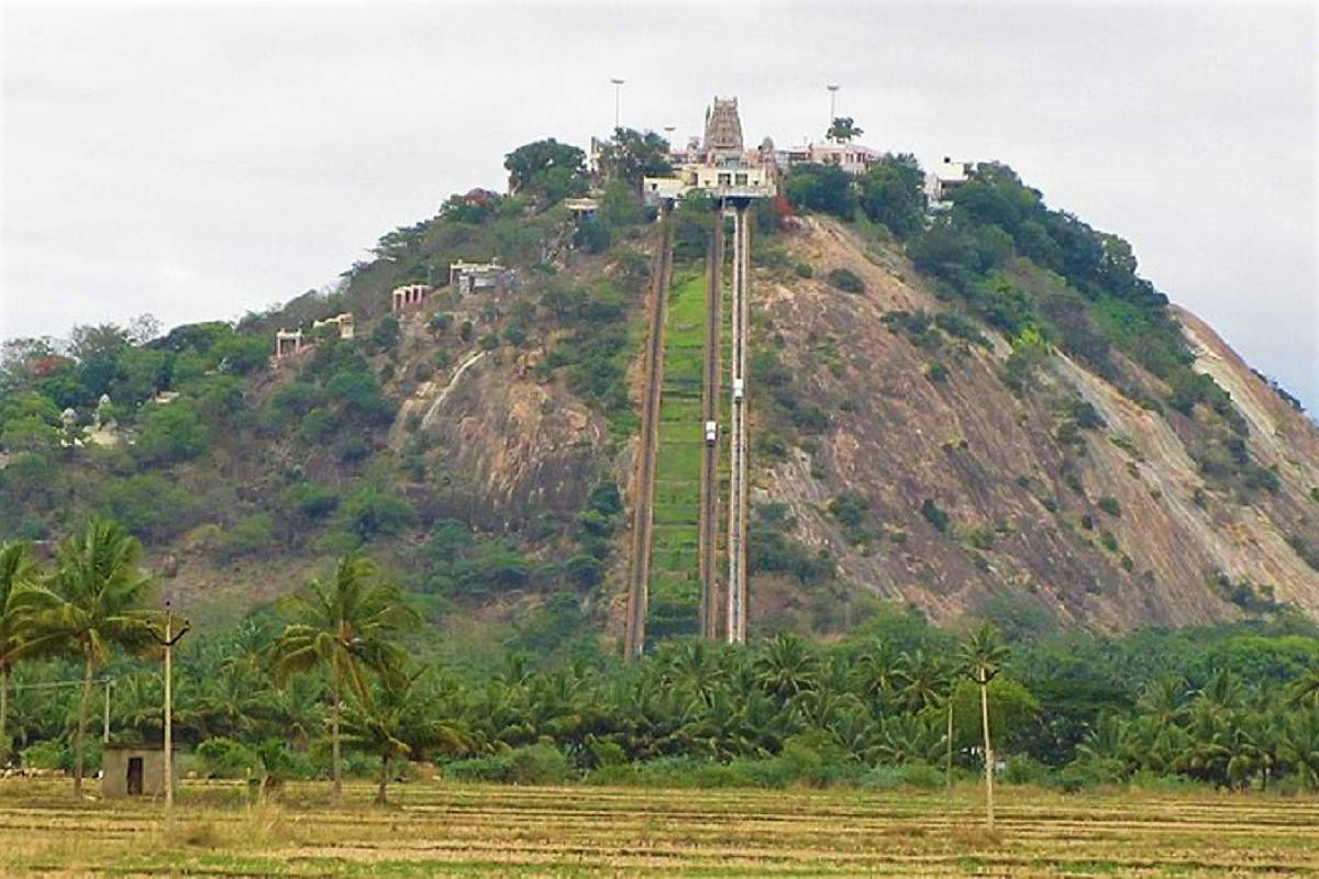 Templode Murugan En Una Montaña Empinada. Fondo de pantalla