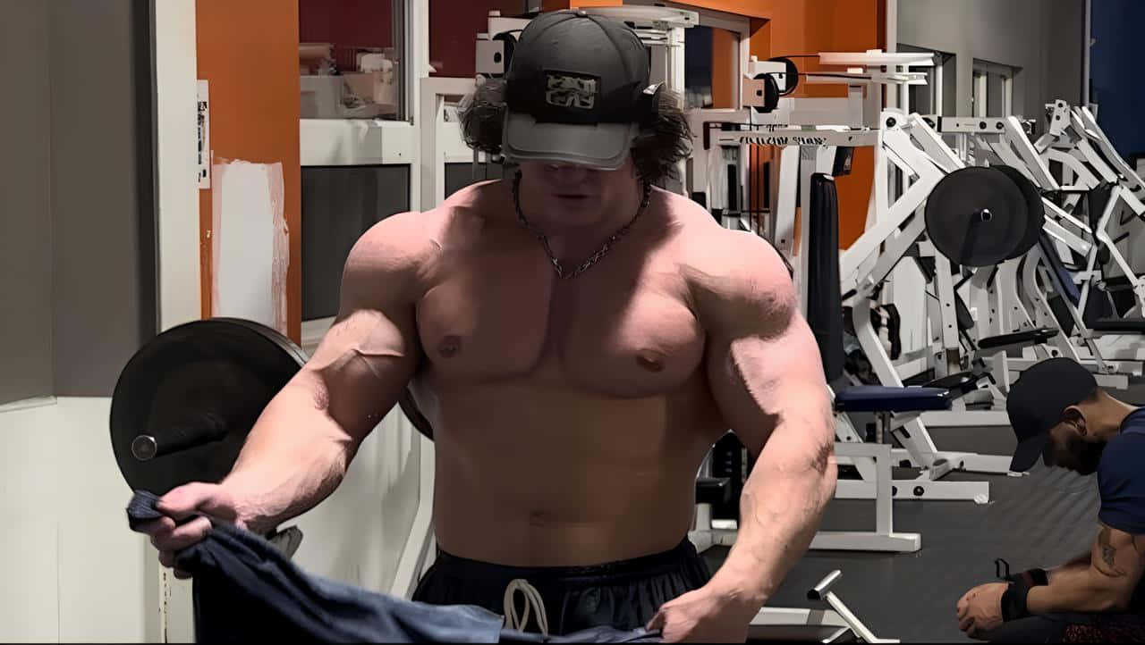 Muscular Man Gym Workout Preparation Wallpaper