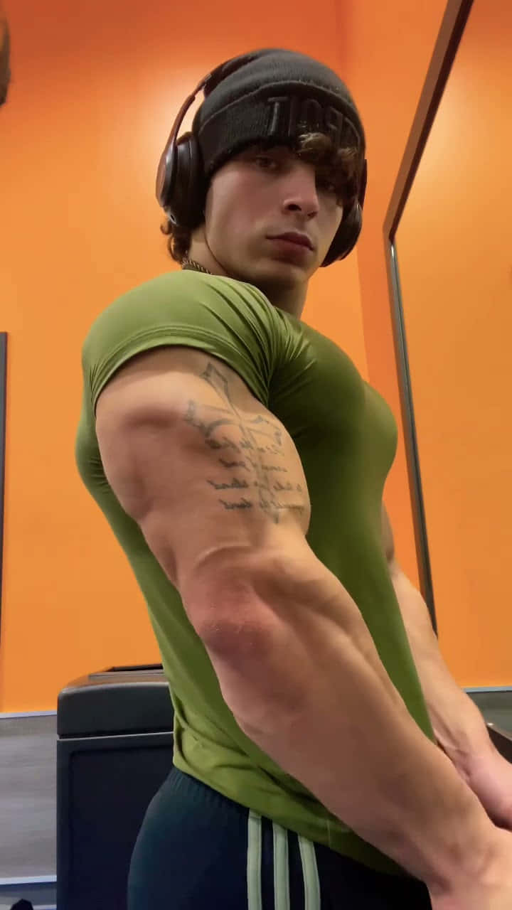 Muscular Man Headphones Gym Workout Wallpaper
