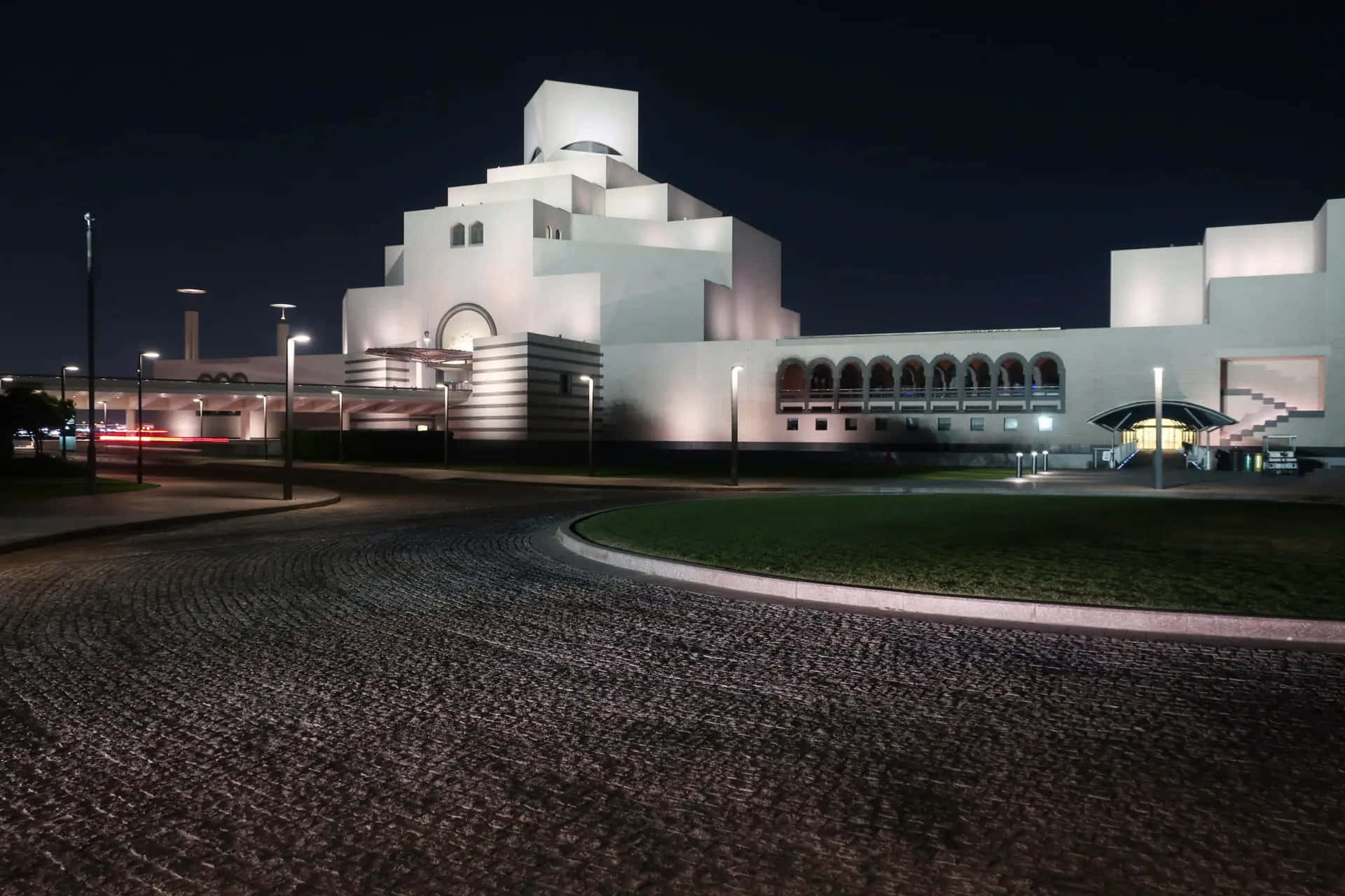 Museude Arte Islâmica Sob O Céu Noturno Escuro Papel de Parede