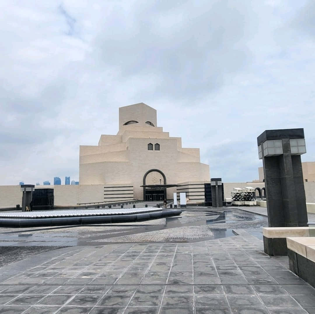 Museum for islamsk kunst under hvidt skyet himmel Wallpaper