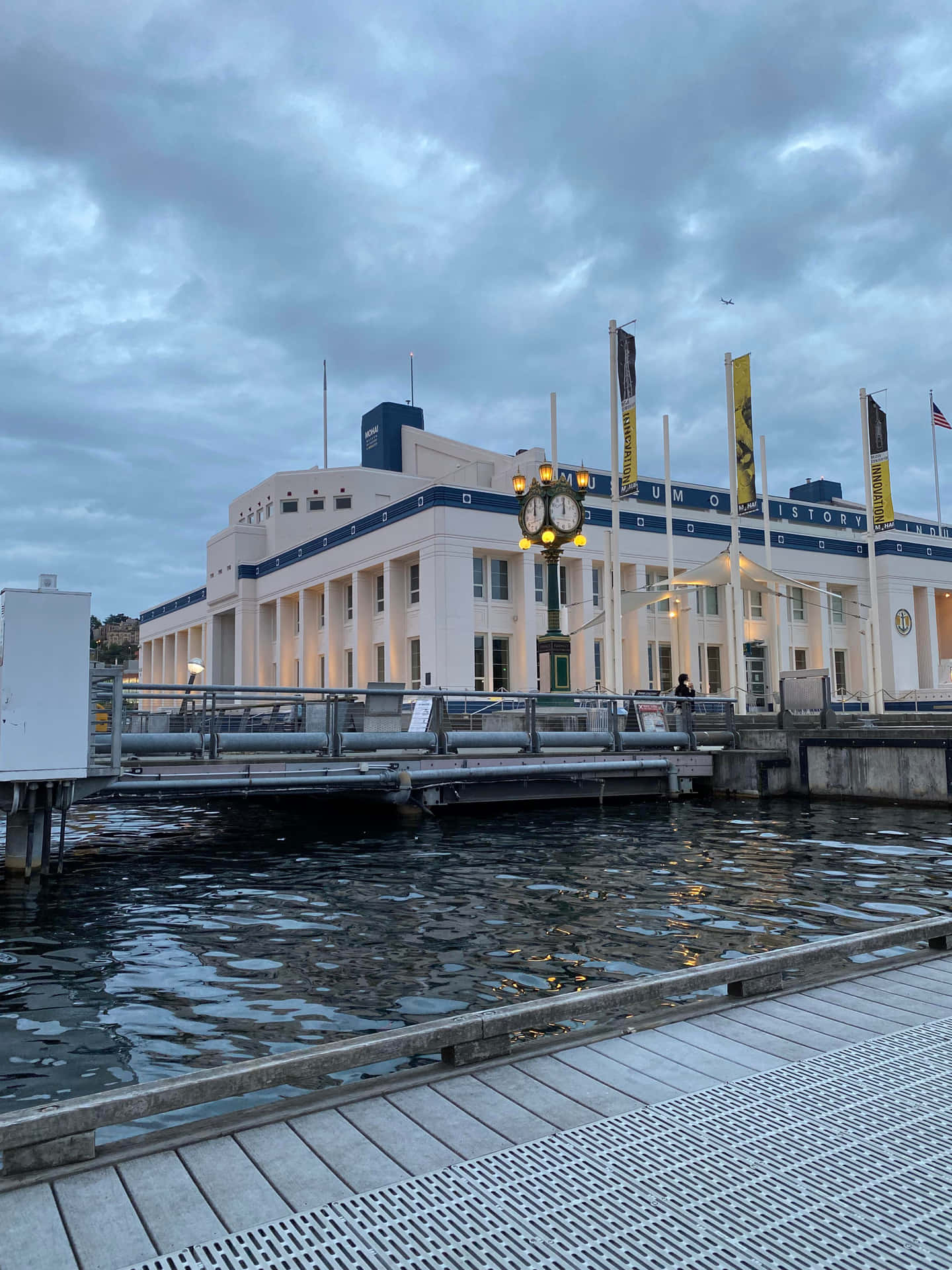 Vue Du Musée D'histoire Et D'industrie De Seattle En Bord De Mer Fond d'écran