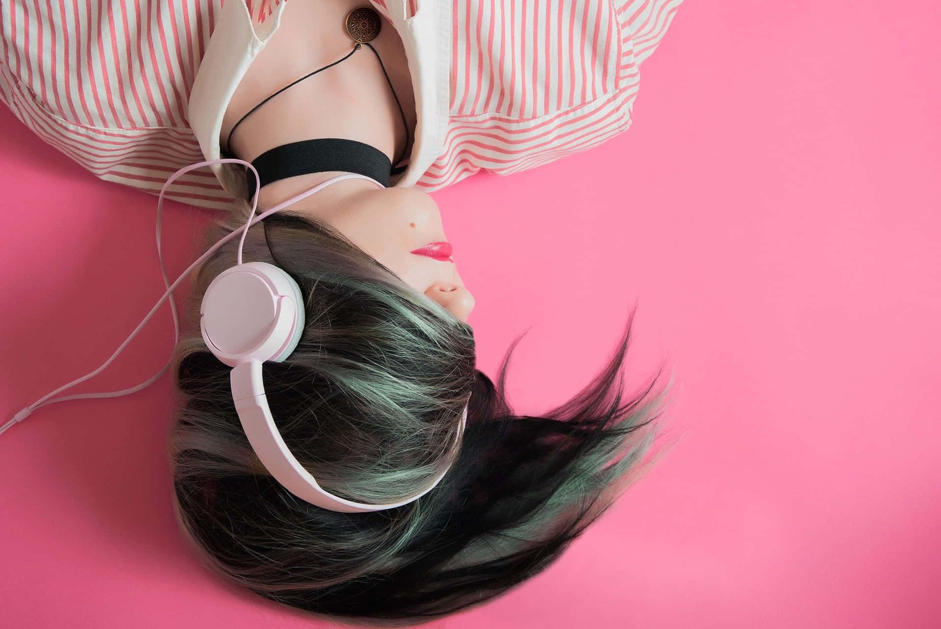 A Woman With Headphones On Wallpaper