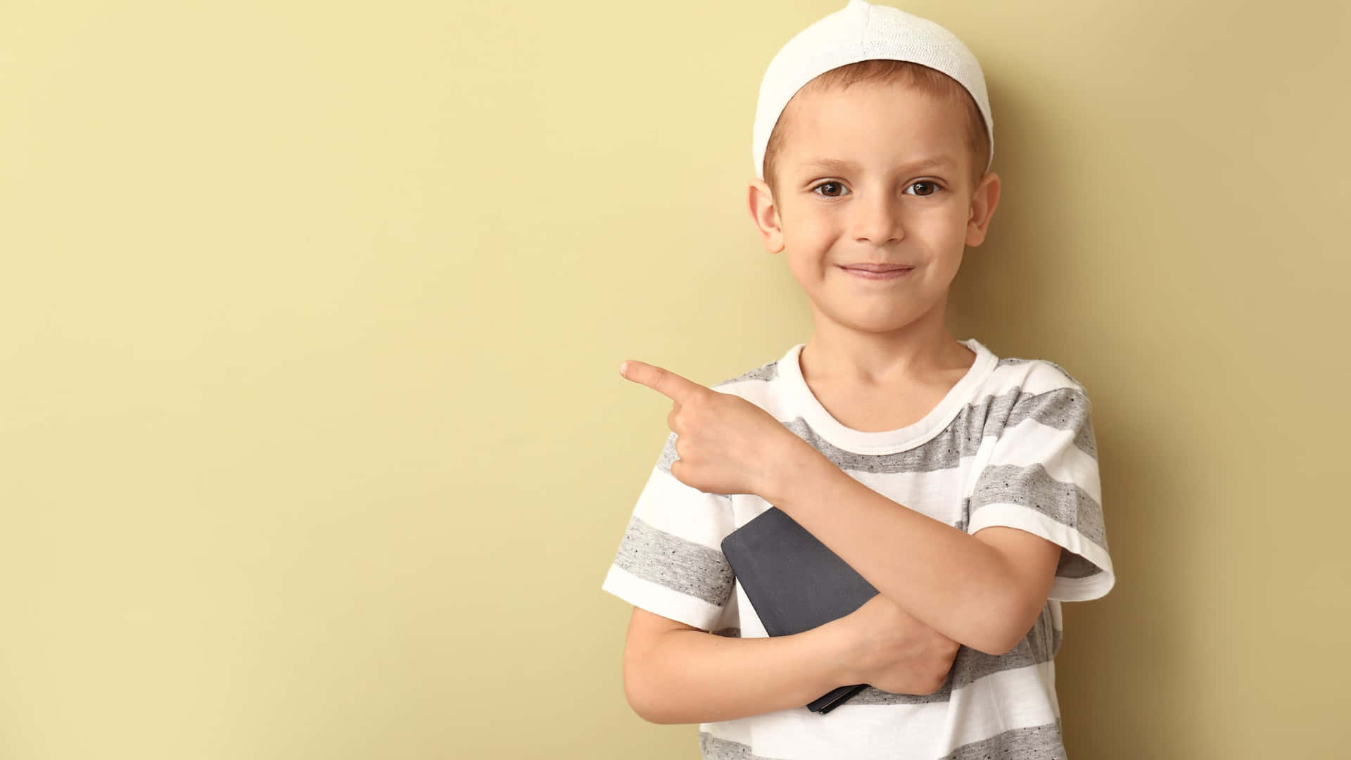 Muslim Boy Pointing The Other Side Wallpaper