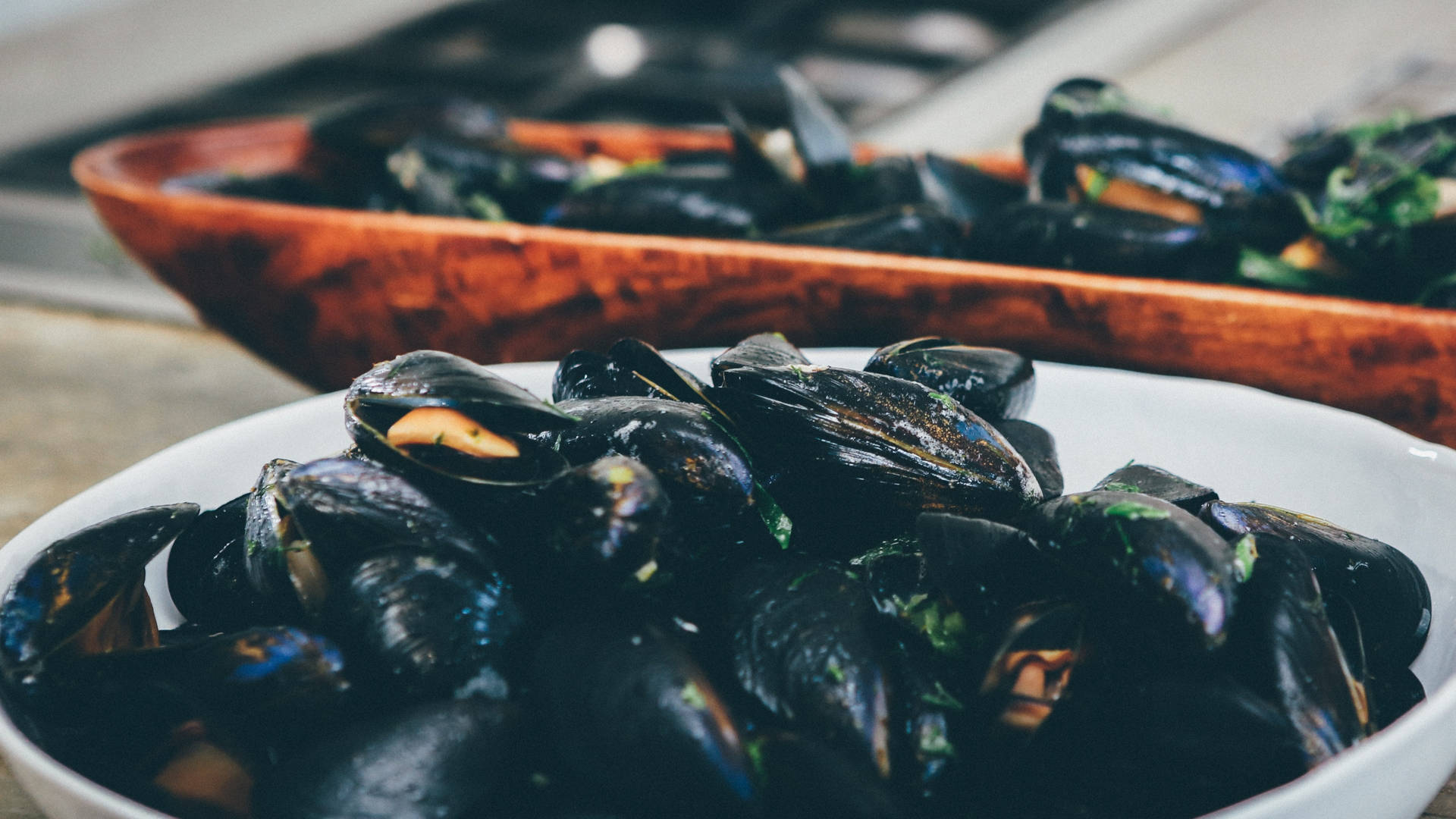 Mussels Braised With Garlic Wallpaper