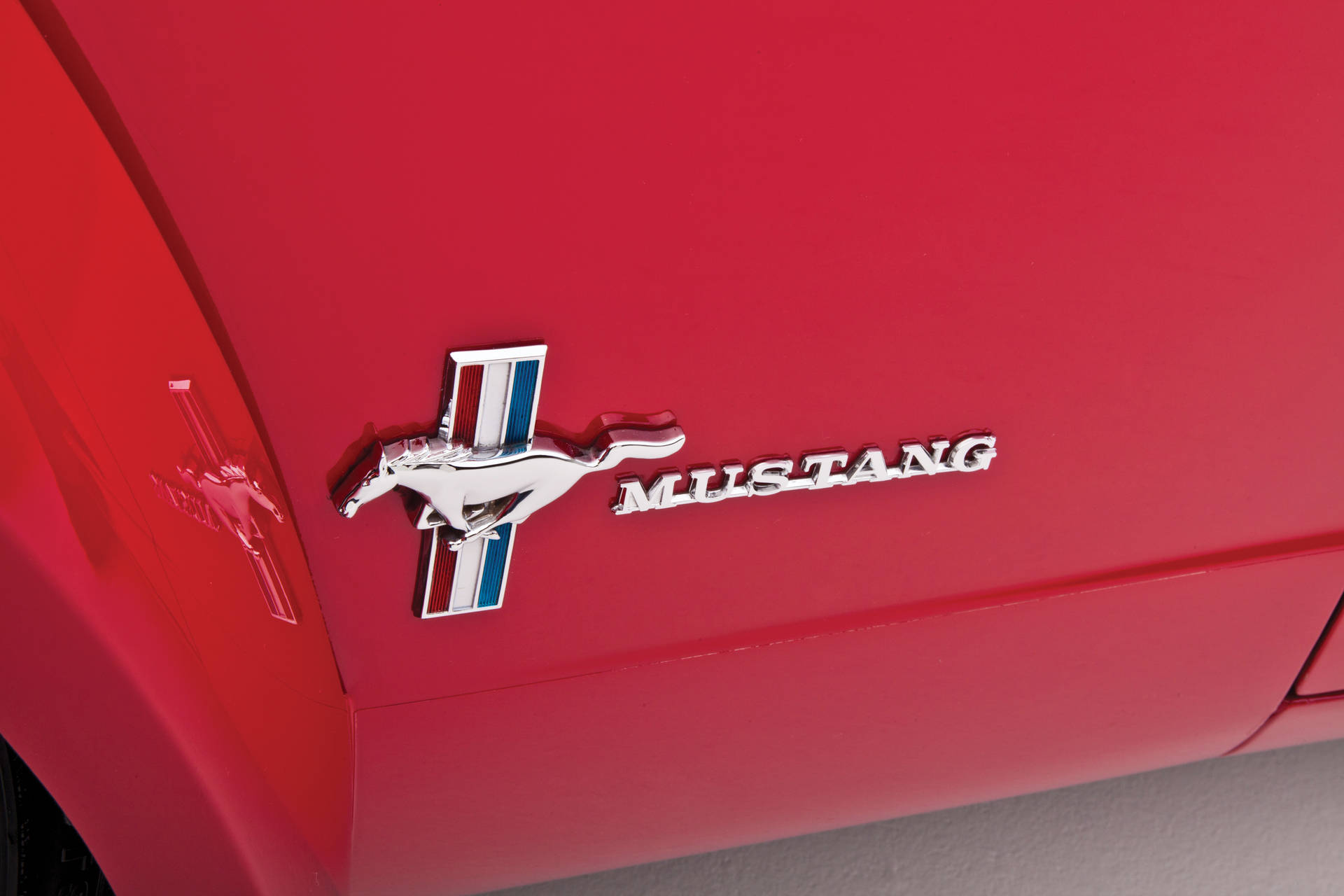 Mustanghd Zoomad Logotyp (på Dator- Eller Mobilskärmen) Wallpaper