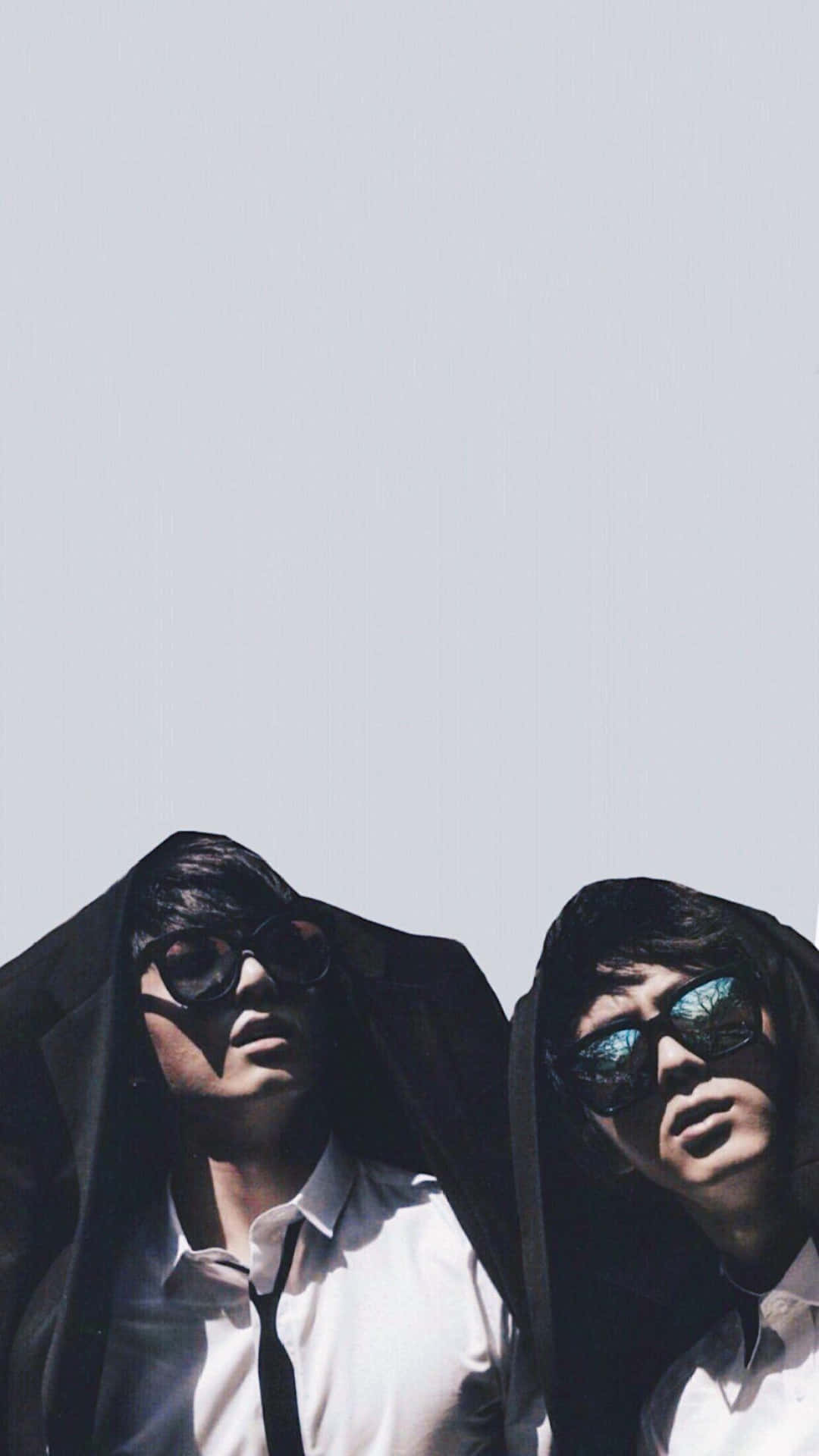 Mysterious_ Twins_with_ Sunglasses Wallpaper