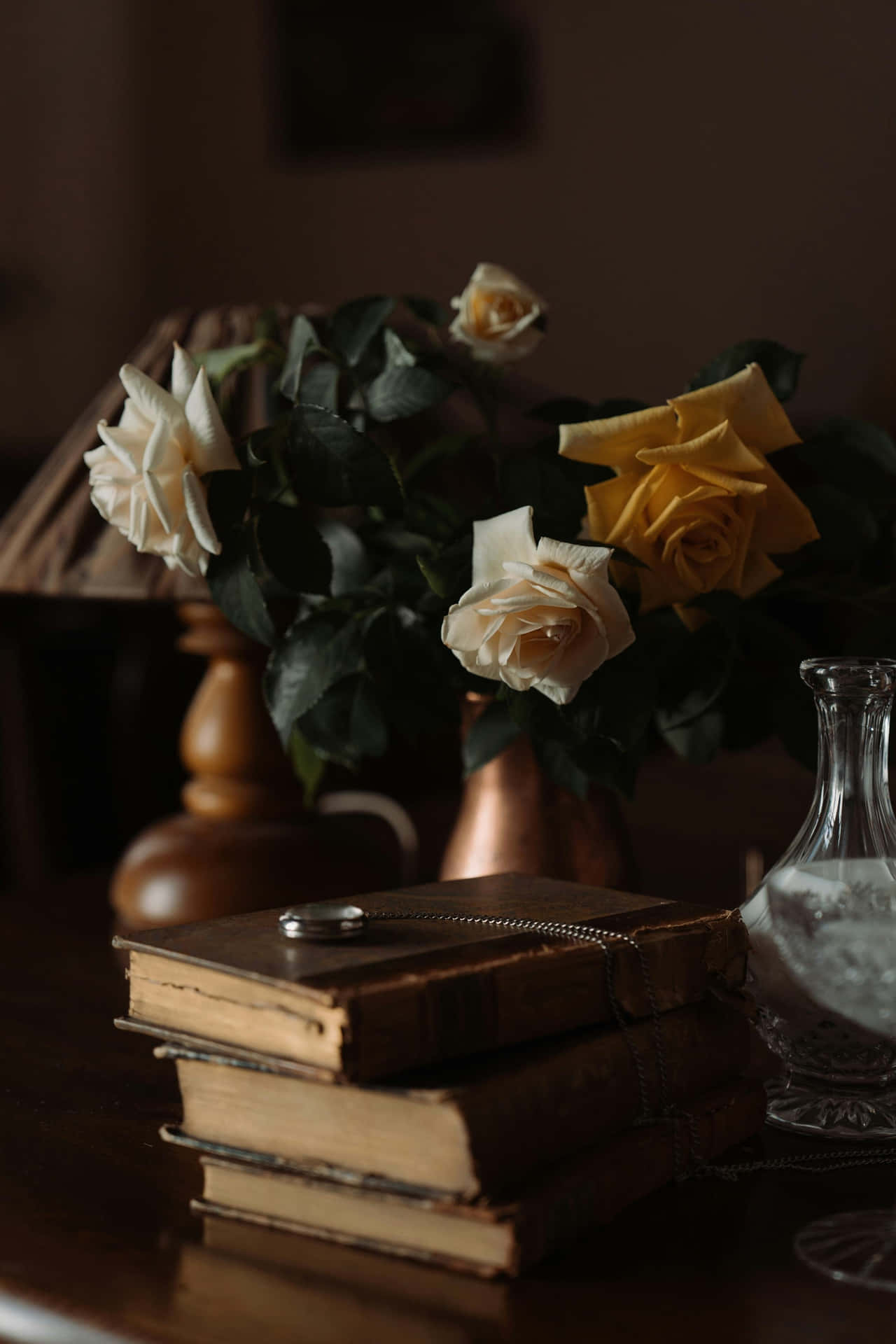 Mysterious Vintage Books And Roses Wallpaper
