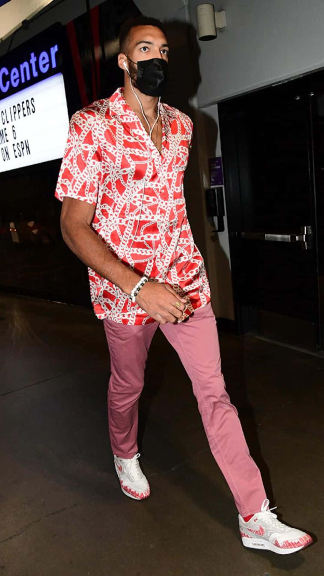 N B A Player Fashion Red Print Shirt Pink Pants Wallpaper