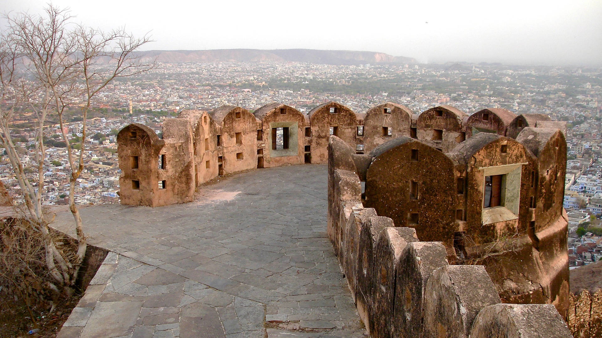 Fortalezade Nahargarh Con Vista A La Ciudad De Jaipur. Fondo de pantalla