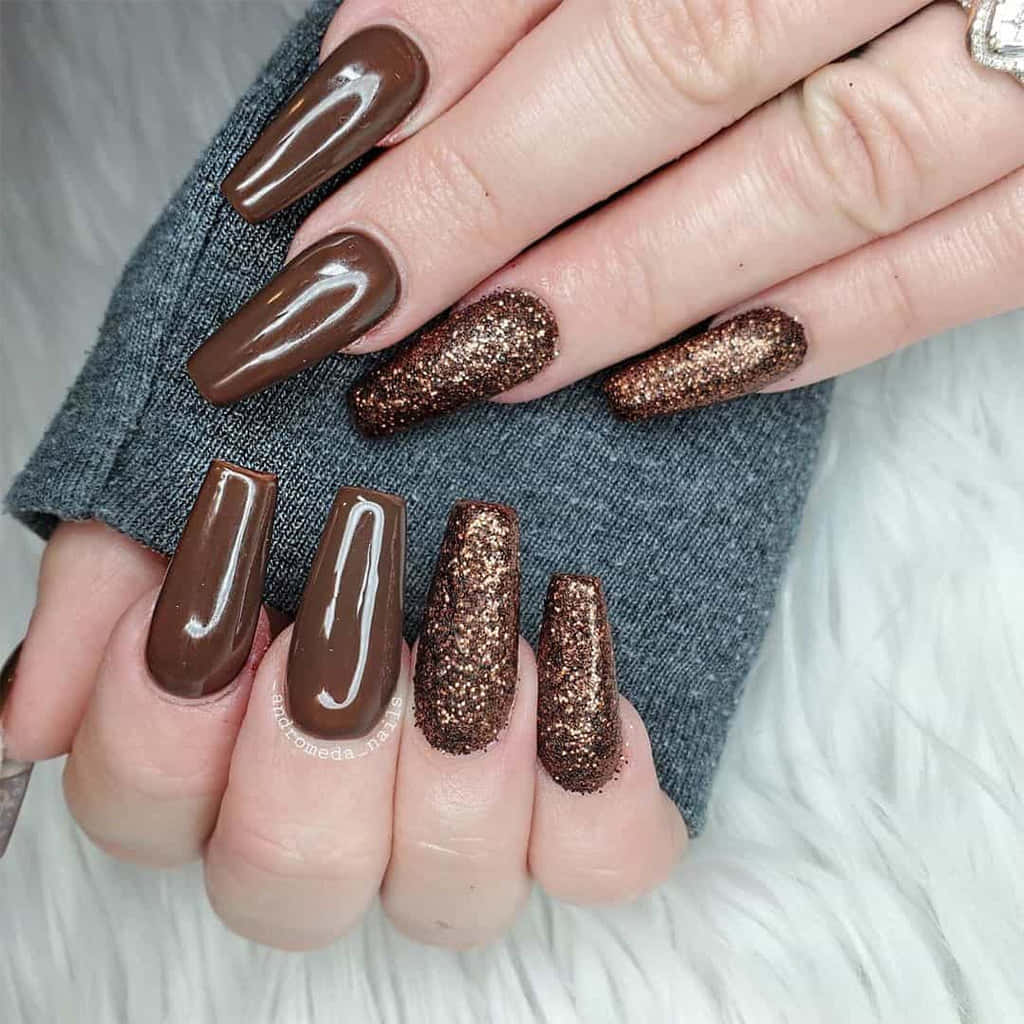 Chokladbruntfärga Nageldesignsbild