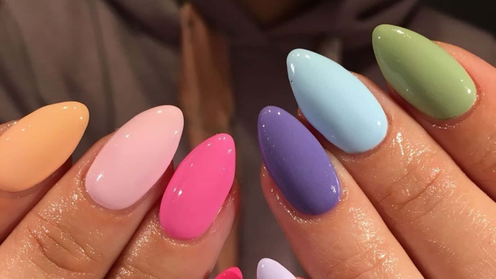 - Colorful Nails for the Outgoing Summer