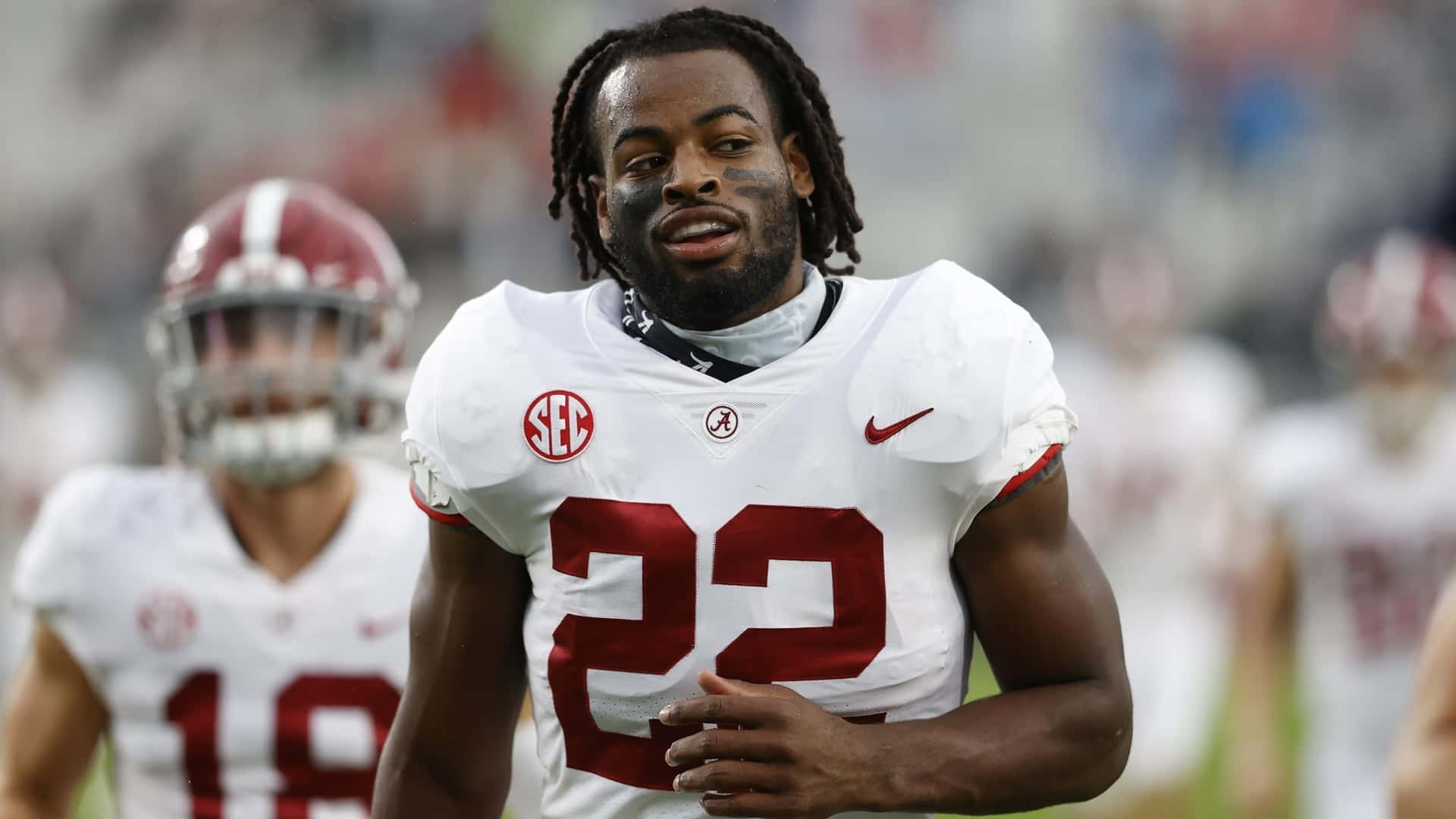 Najee Harris Alabama Football Player Wallpaper