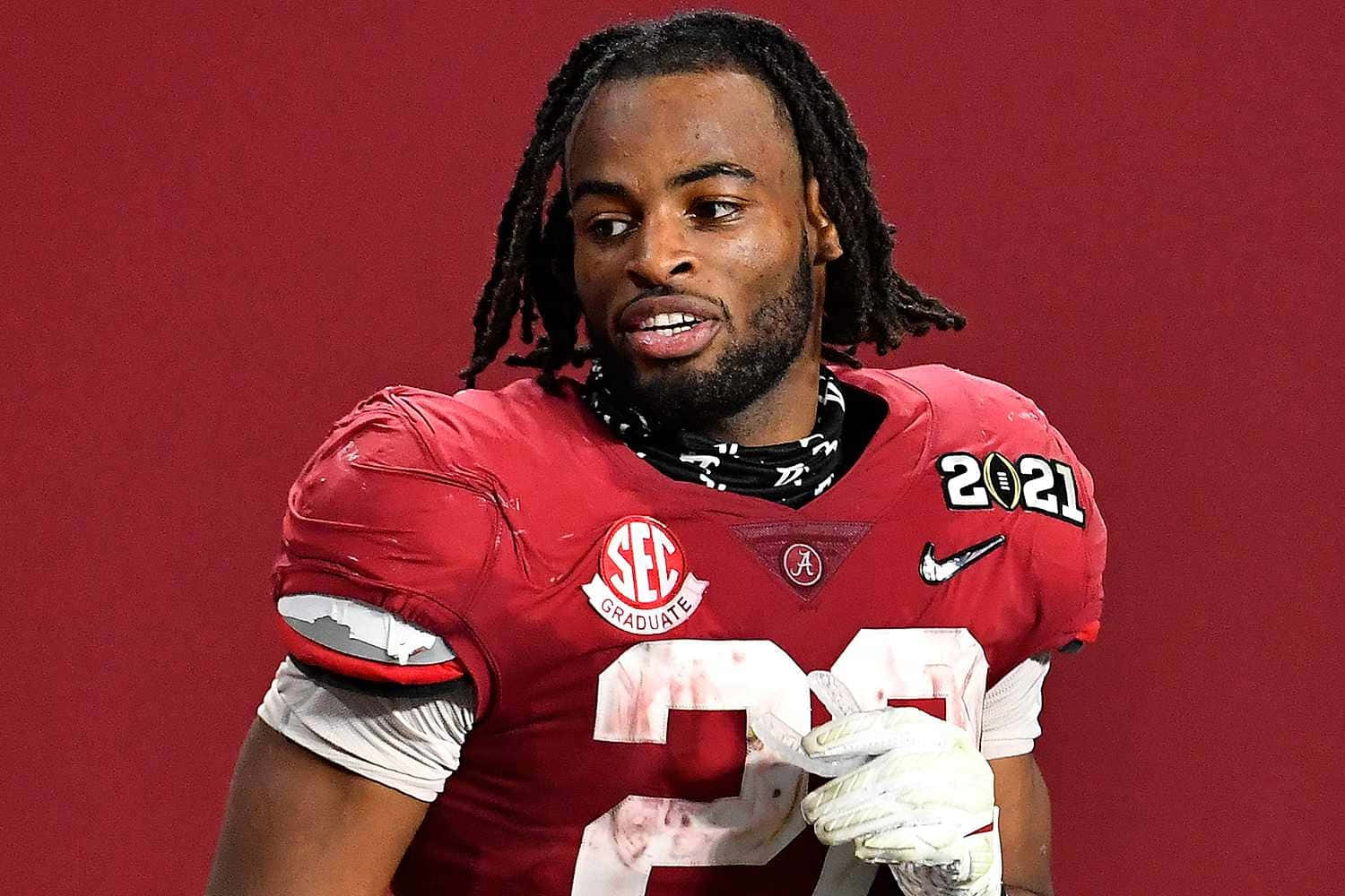 Download Najee Harris Alabama Football Uniform Wallpaper | Wallpapers.com