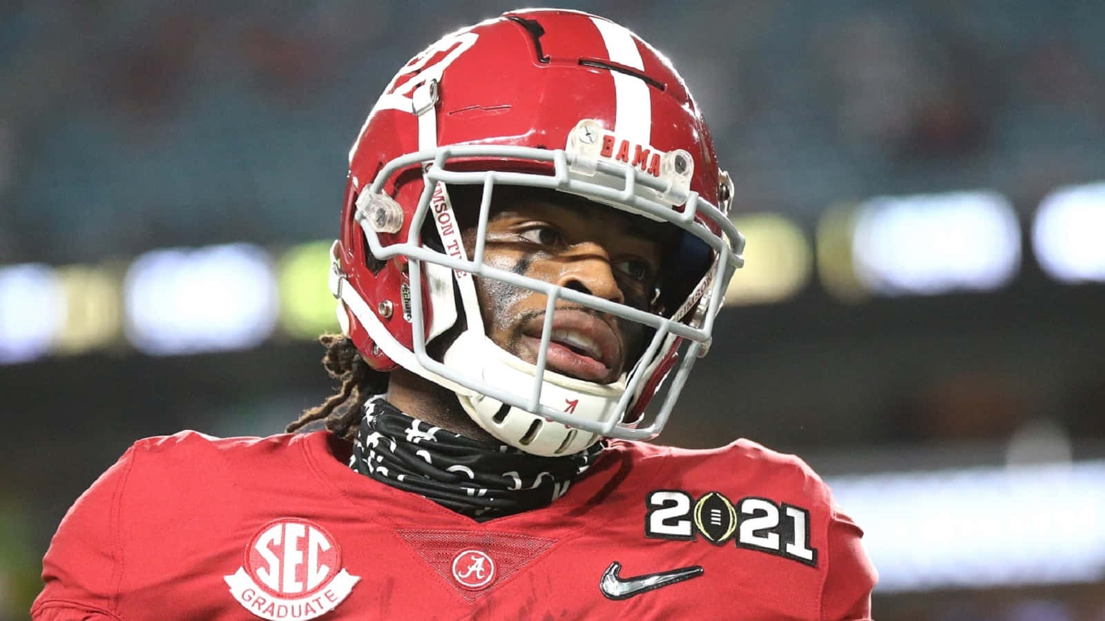 Najee Harris Voetbal Helm Portret Achtergrond