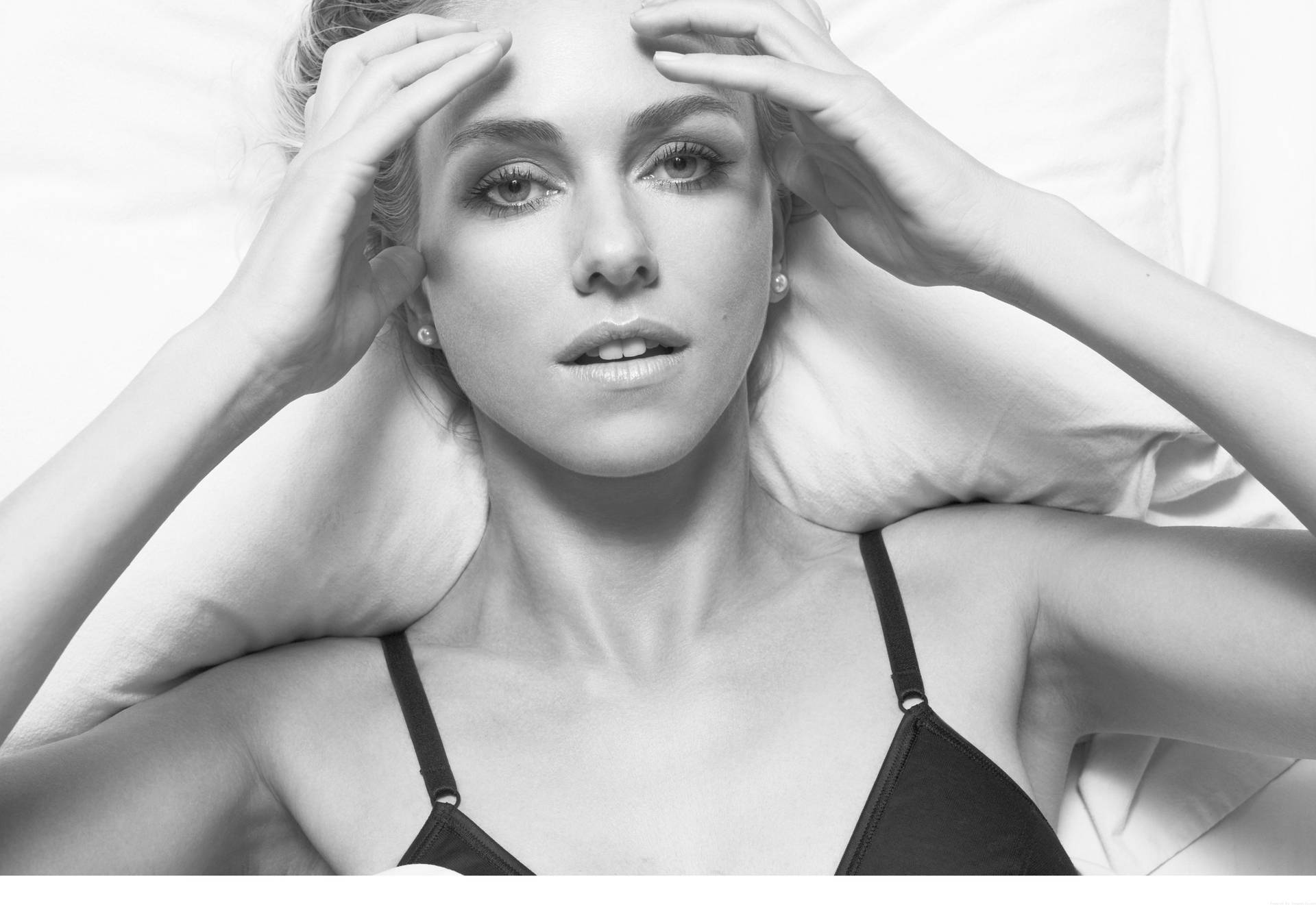Naomi Watts Britisk Skuespiller Sort Og Hvid Tapet Wallpaper