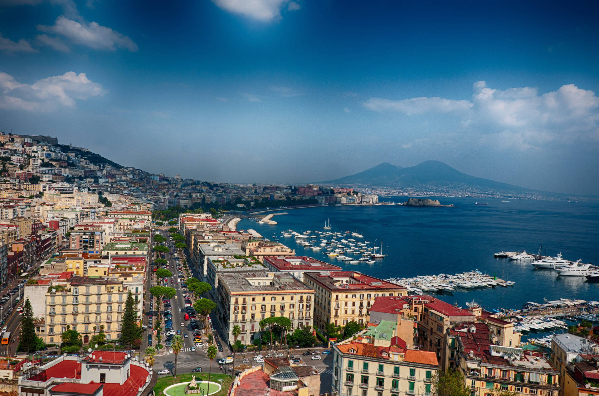 Città Di Napoli Di Fronte Al Mare Sfondo