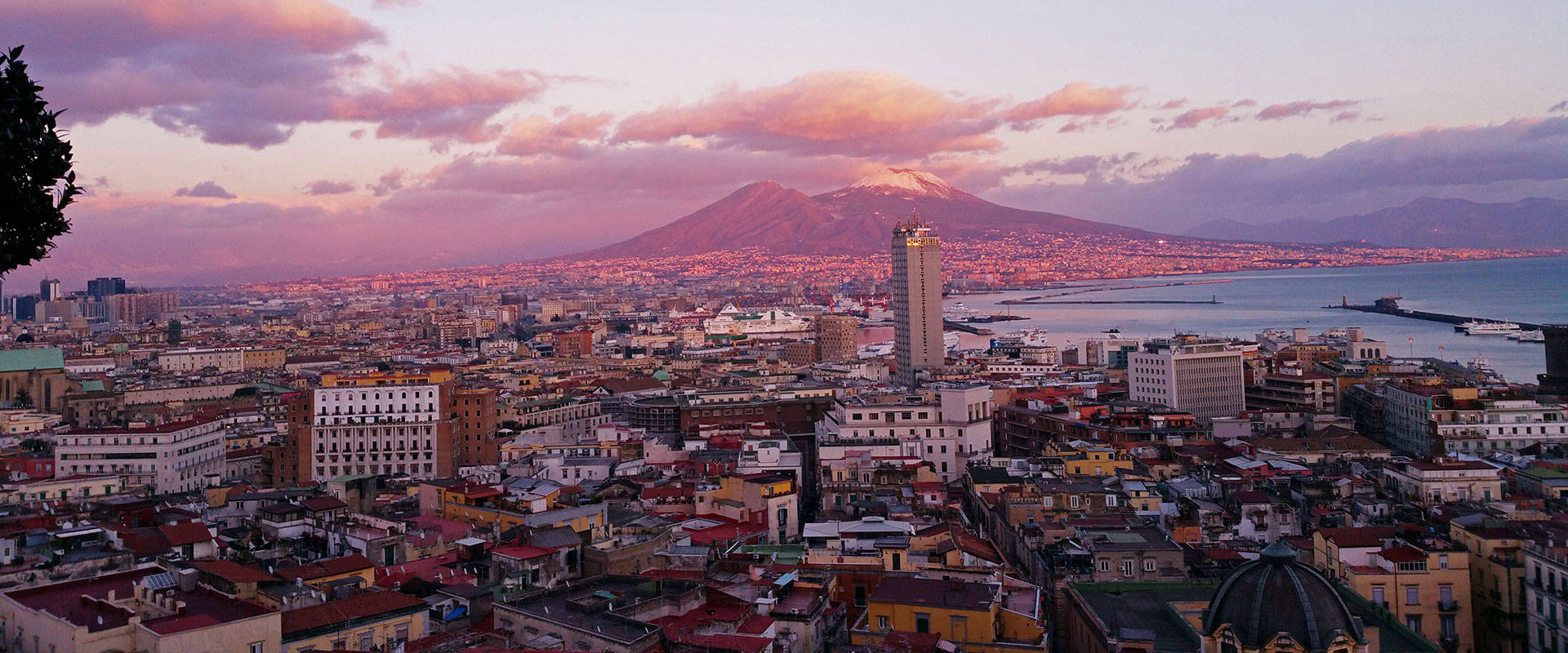 Fotografiapanorâmica Da Cidade De Nápoles. Papel de Parede