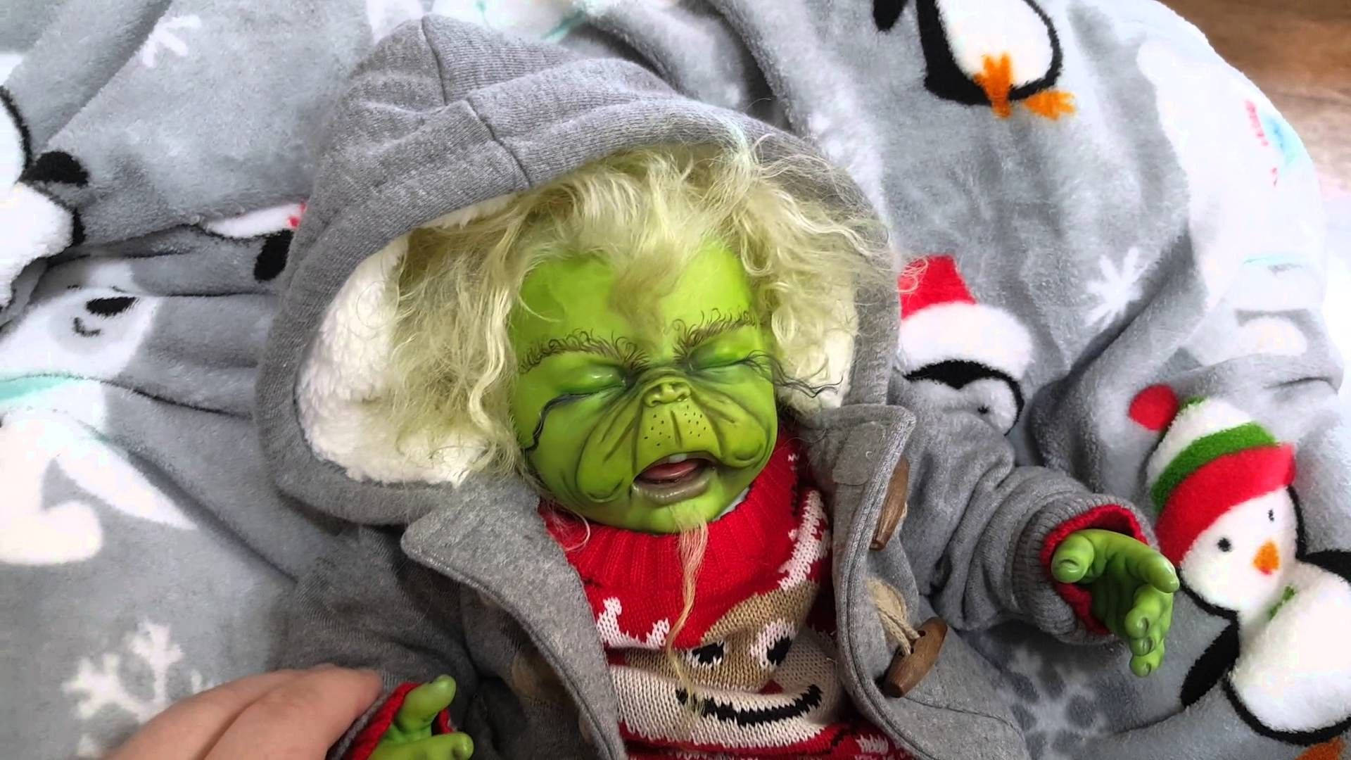 Napping Baby Grinch Wallpaper