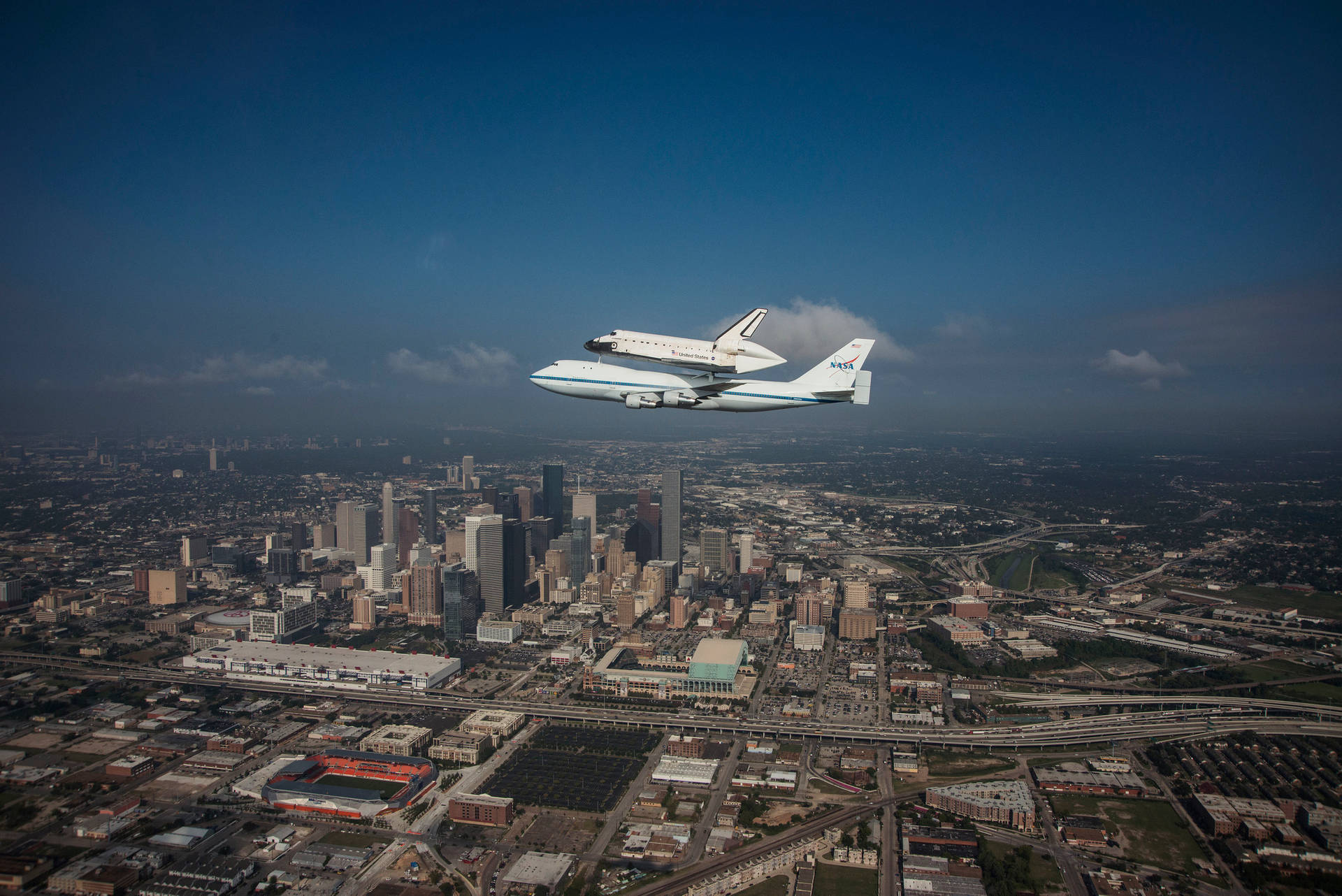 Nasa Houston Aircrafts Flying Over City Wallpaper