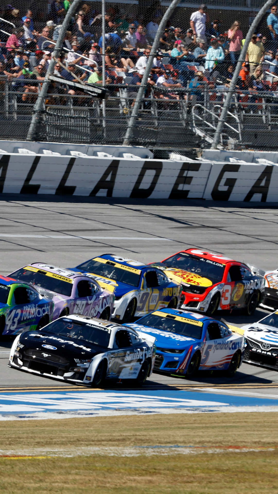 Enjoy your favorite Nascar Races on your iPhone Wallpaper