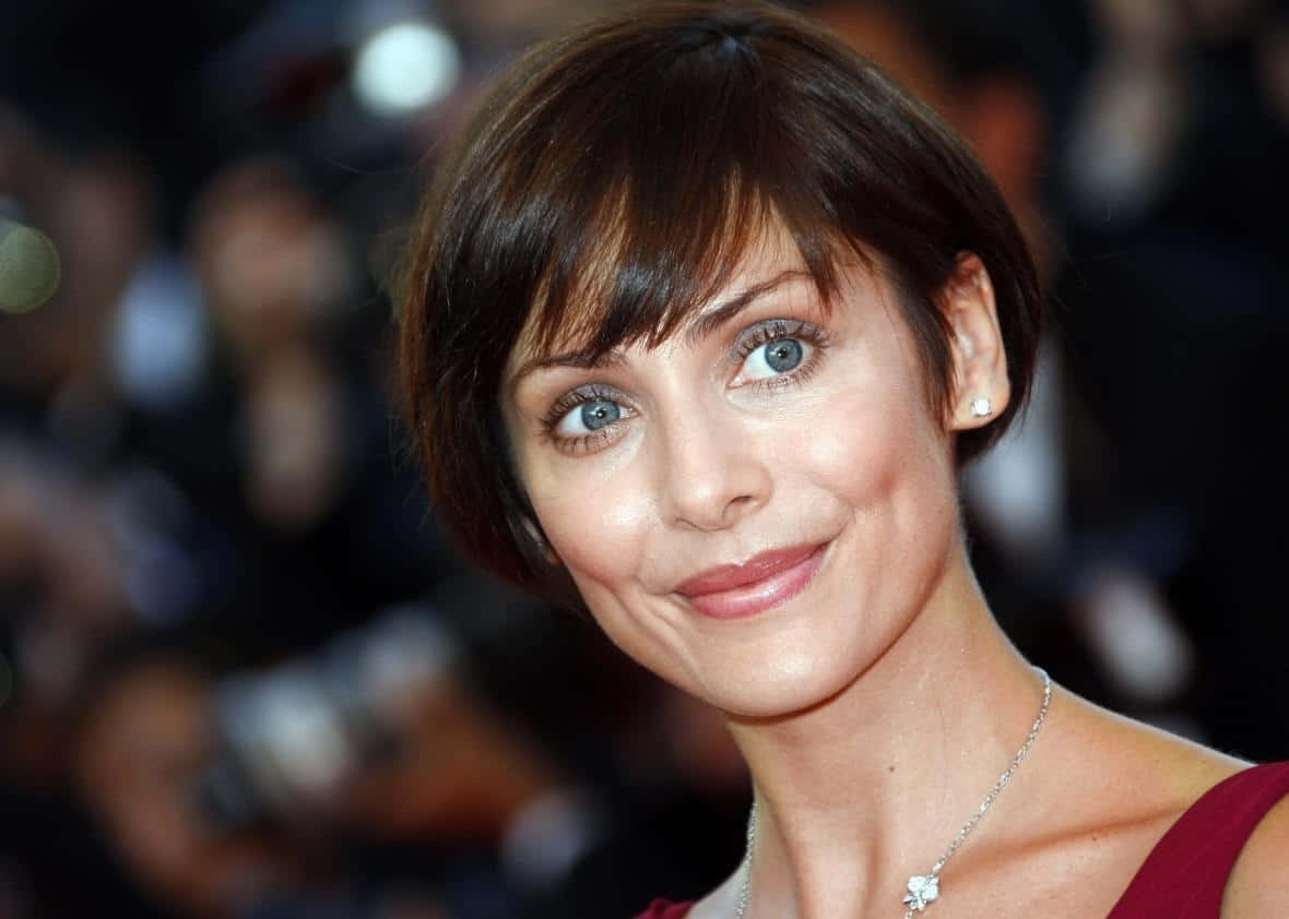 Natalie Imbruglia Red Carpet Smile Wallpaper