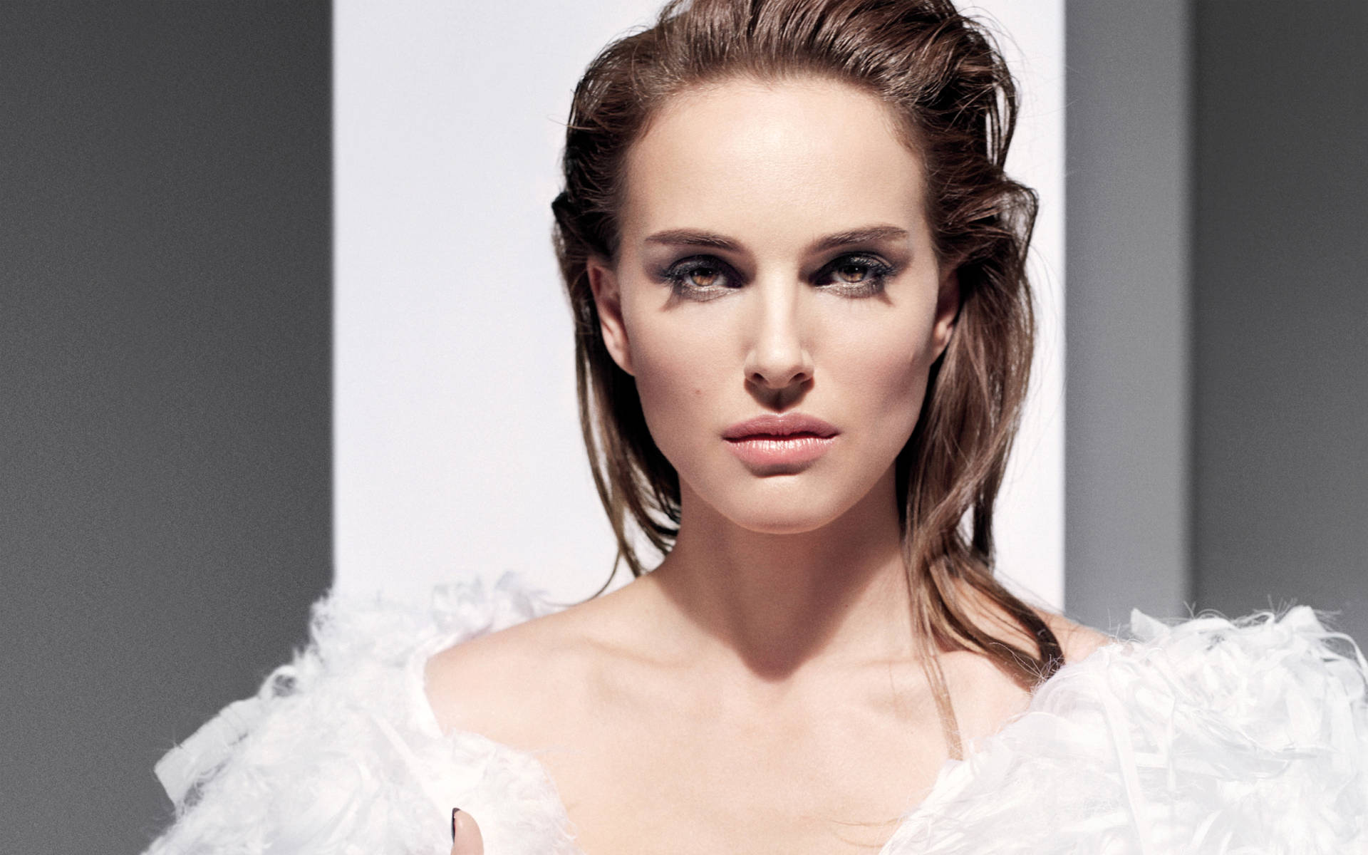 Natalie Portman In Feathered Dress Picture