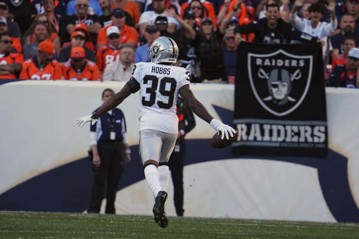 Nate Hobbs Raiders Game Action Wallpaper