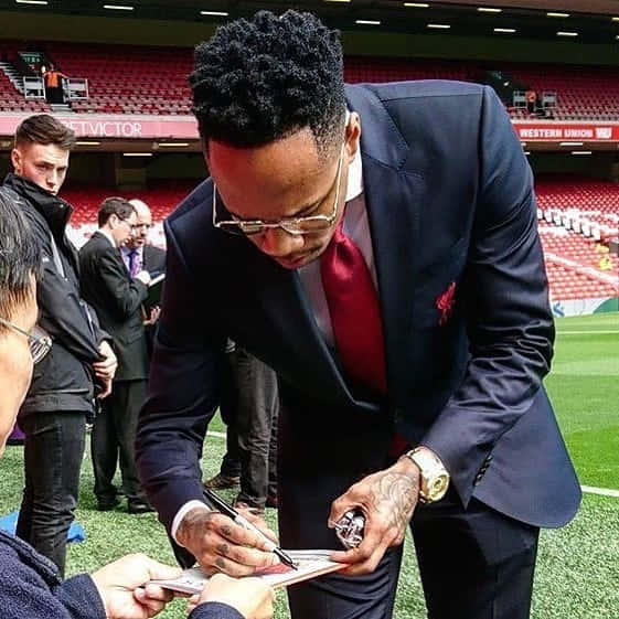 Nathaniel Clyne Signing An Autograph Wallpaper