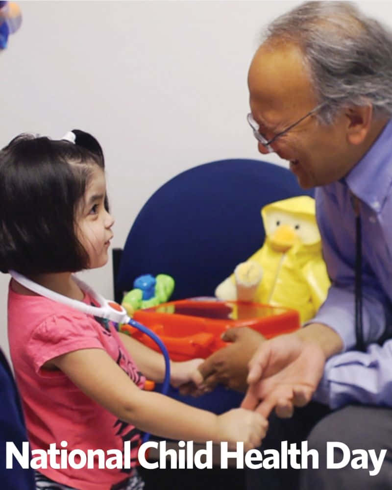 Contrôle Pédiatrique De La Journée Nationale De La Santé De L'enfant Fond d'écran