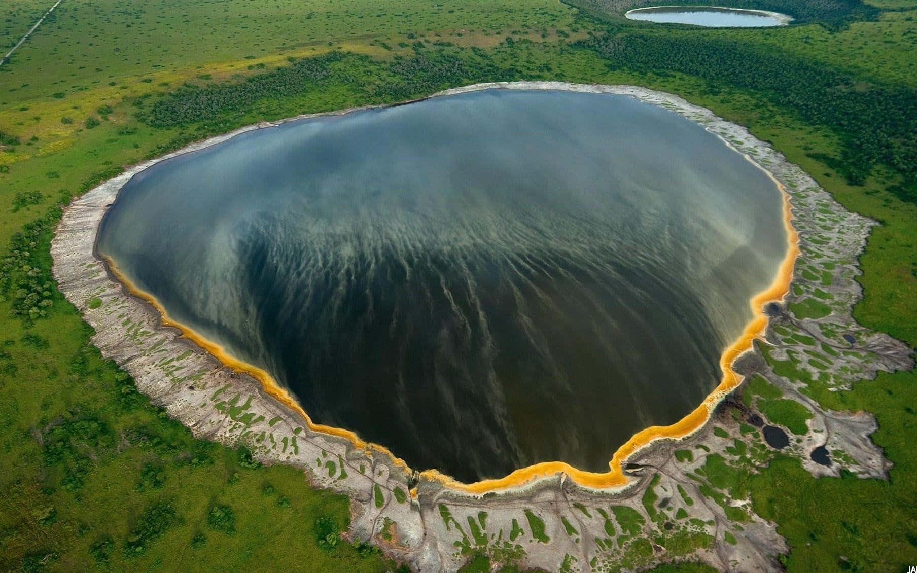 National Geographic Desktop Big Hole Wallpaper