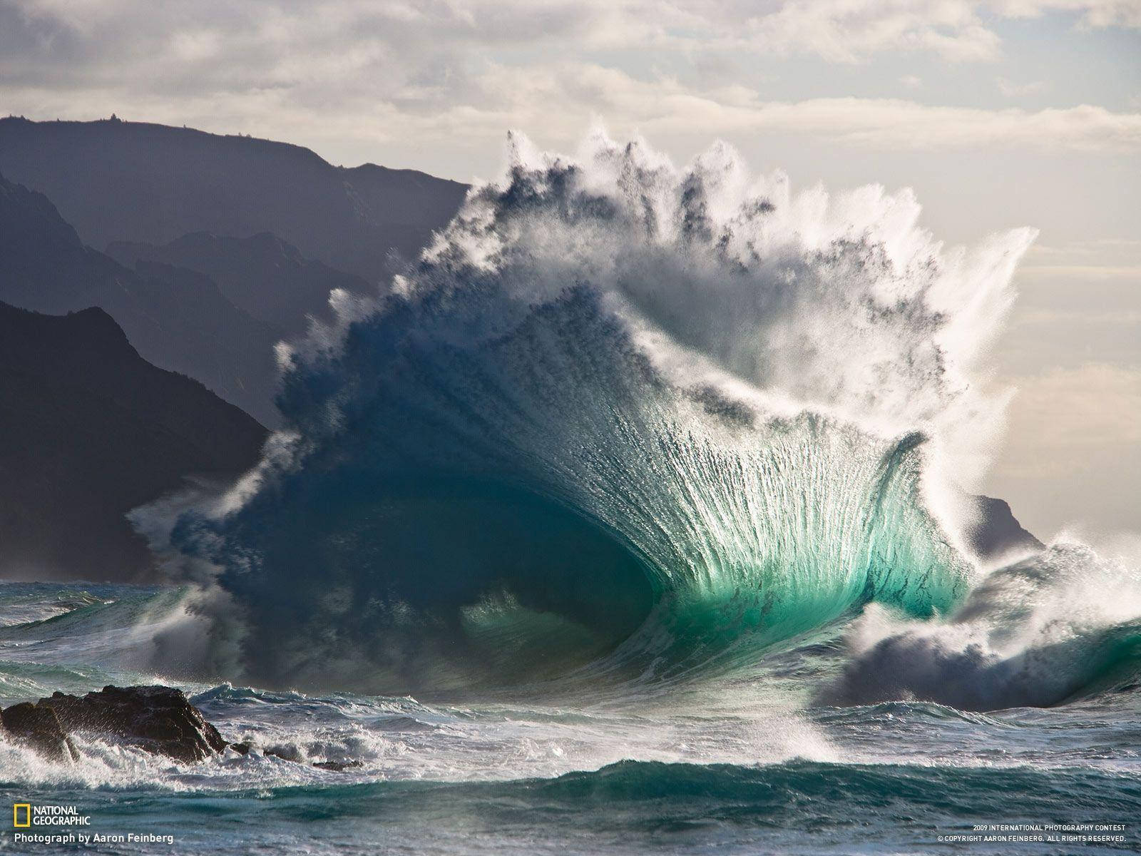 National Geographic Wave Splash Wallpaper