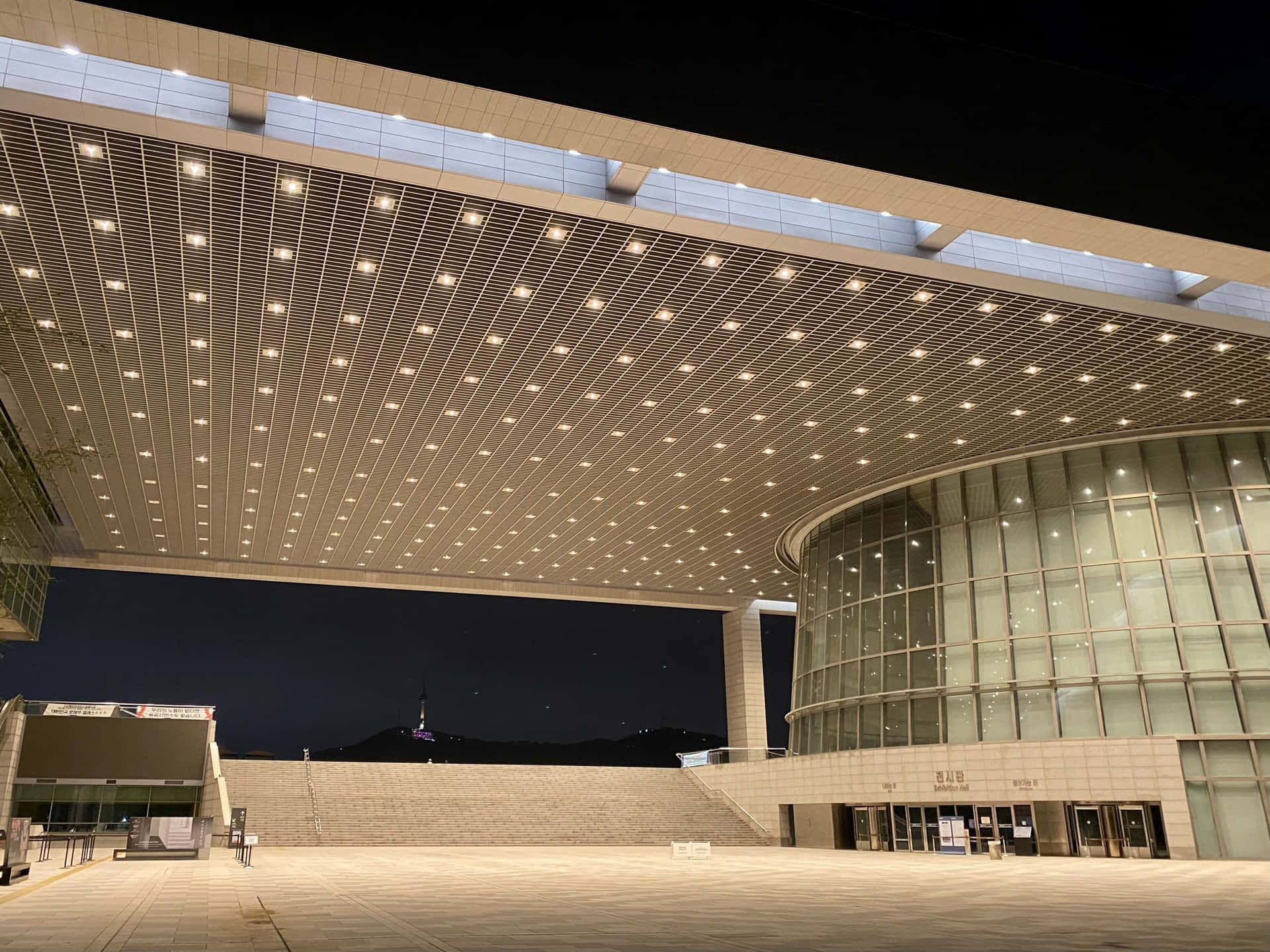 National Museumof Korea Nighttime Exterior Wallpaper