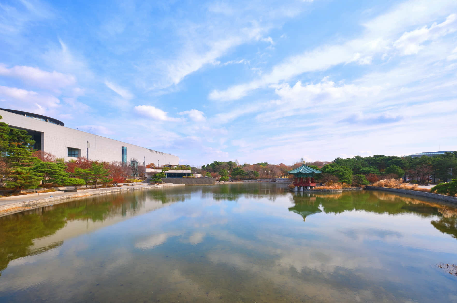 National Museumof Korea Pond Reflection Wallpaper