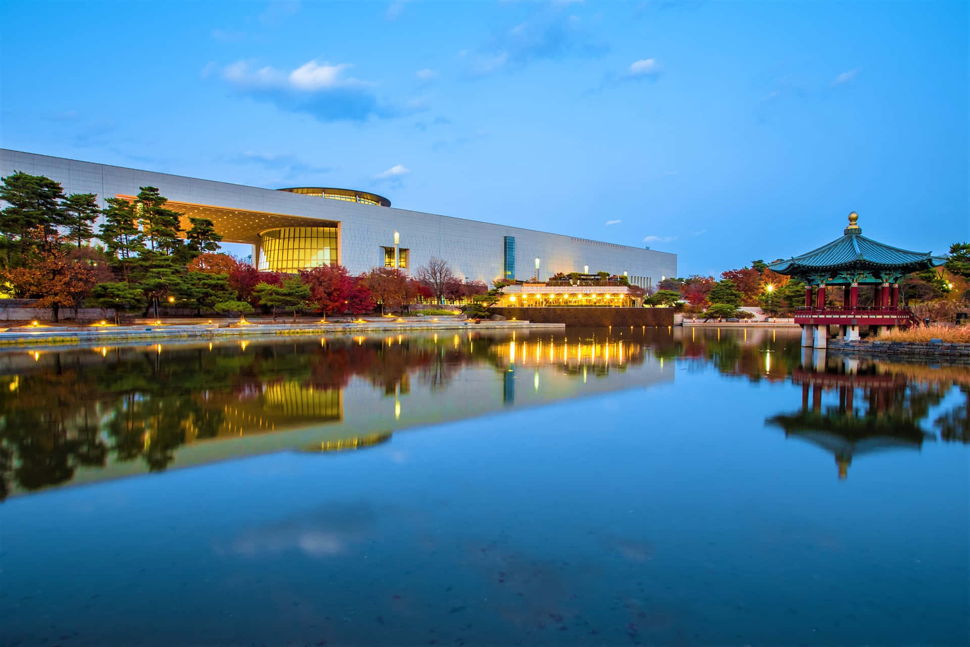 National Museumof Korea Twilight Reflection Wallpaper