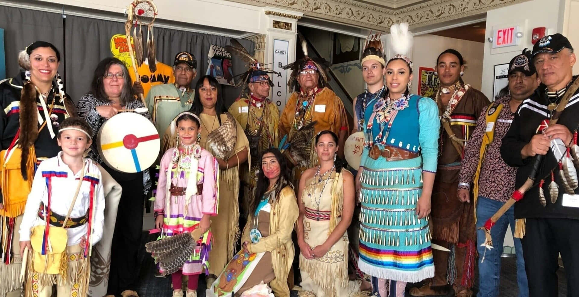 People Native American Costumes Pictures