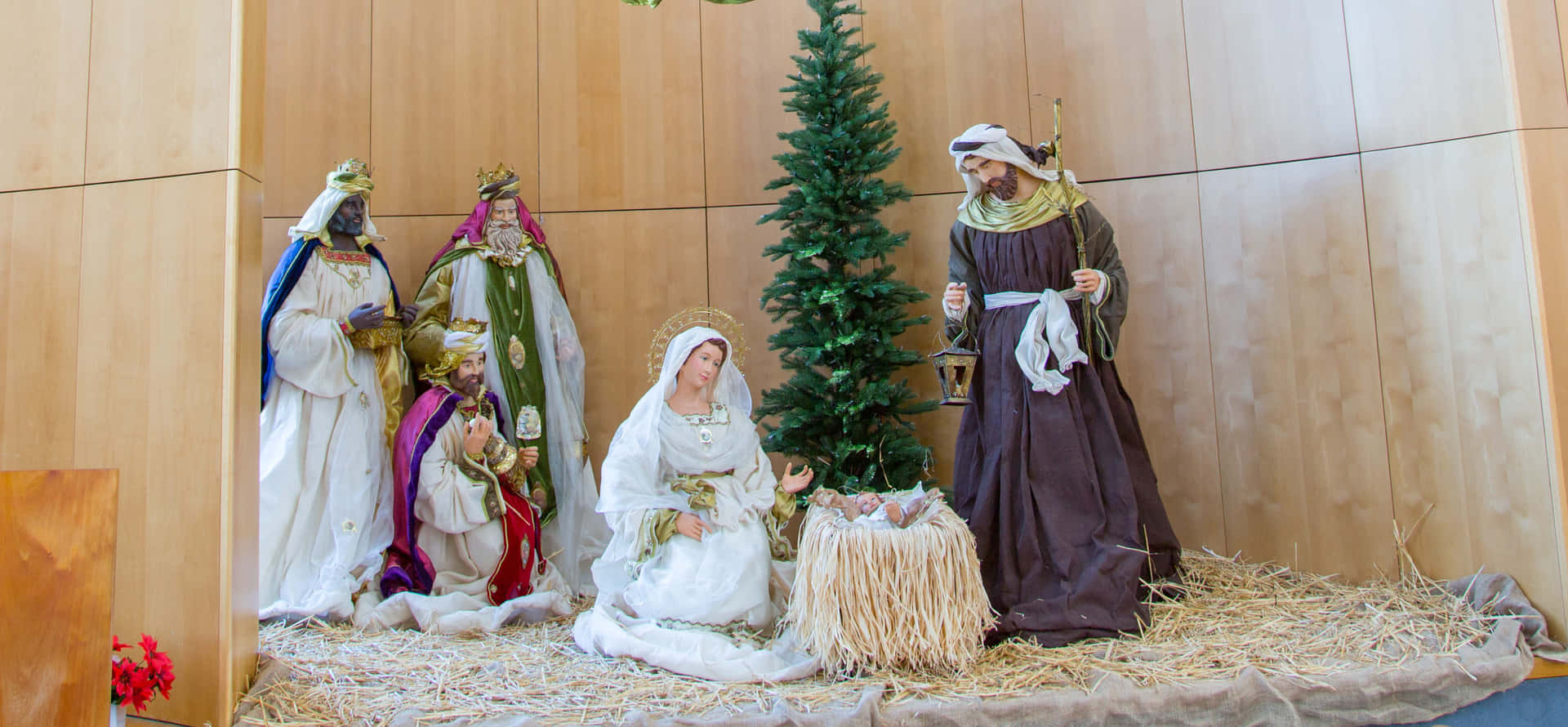 Celebrate the birth of Jesus with this beautiful Nativity Scene.
