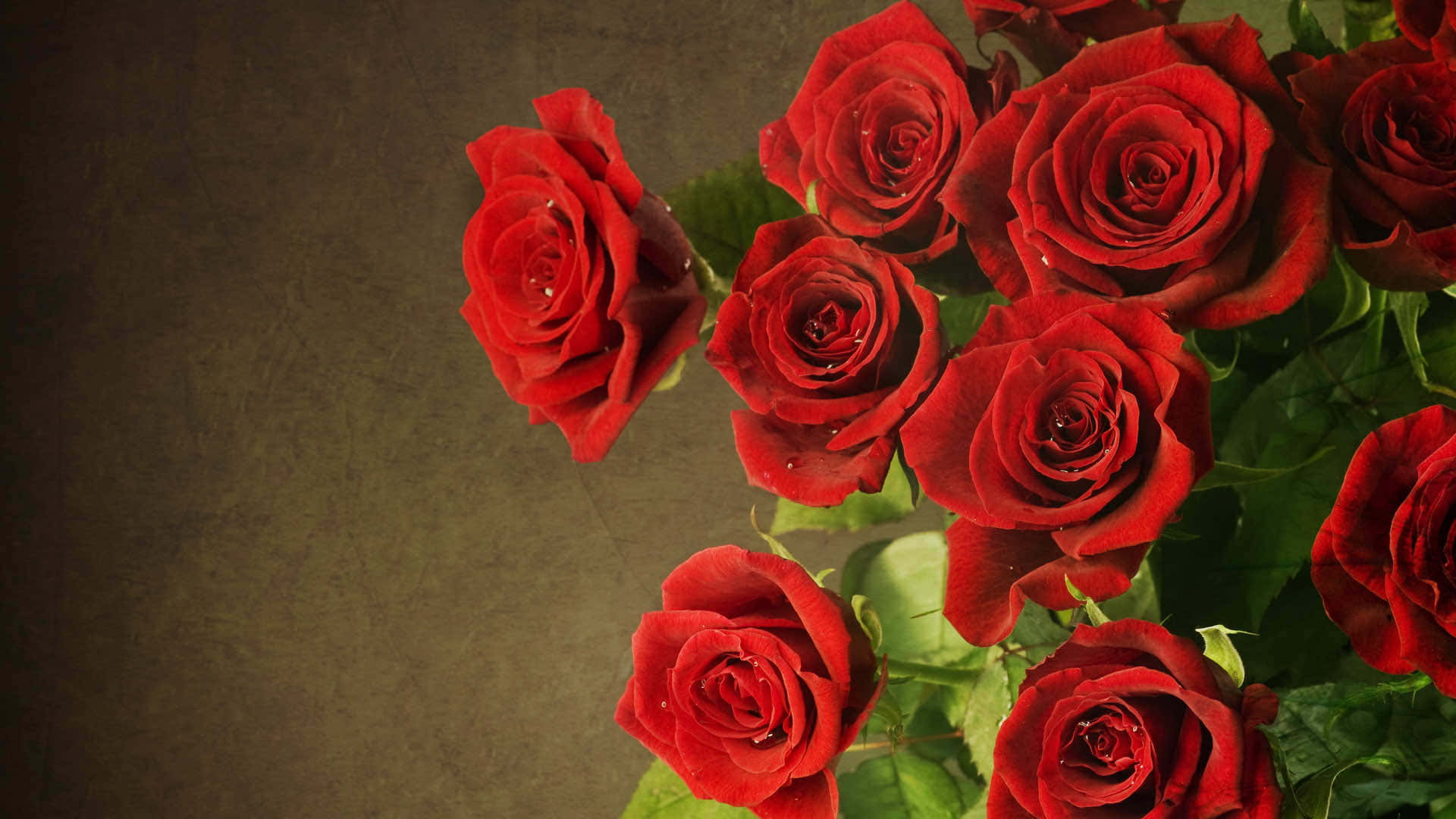 Natural Red Rose Bouquet Wallpaper