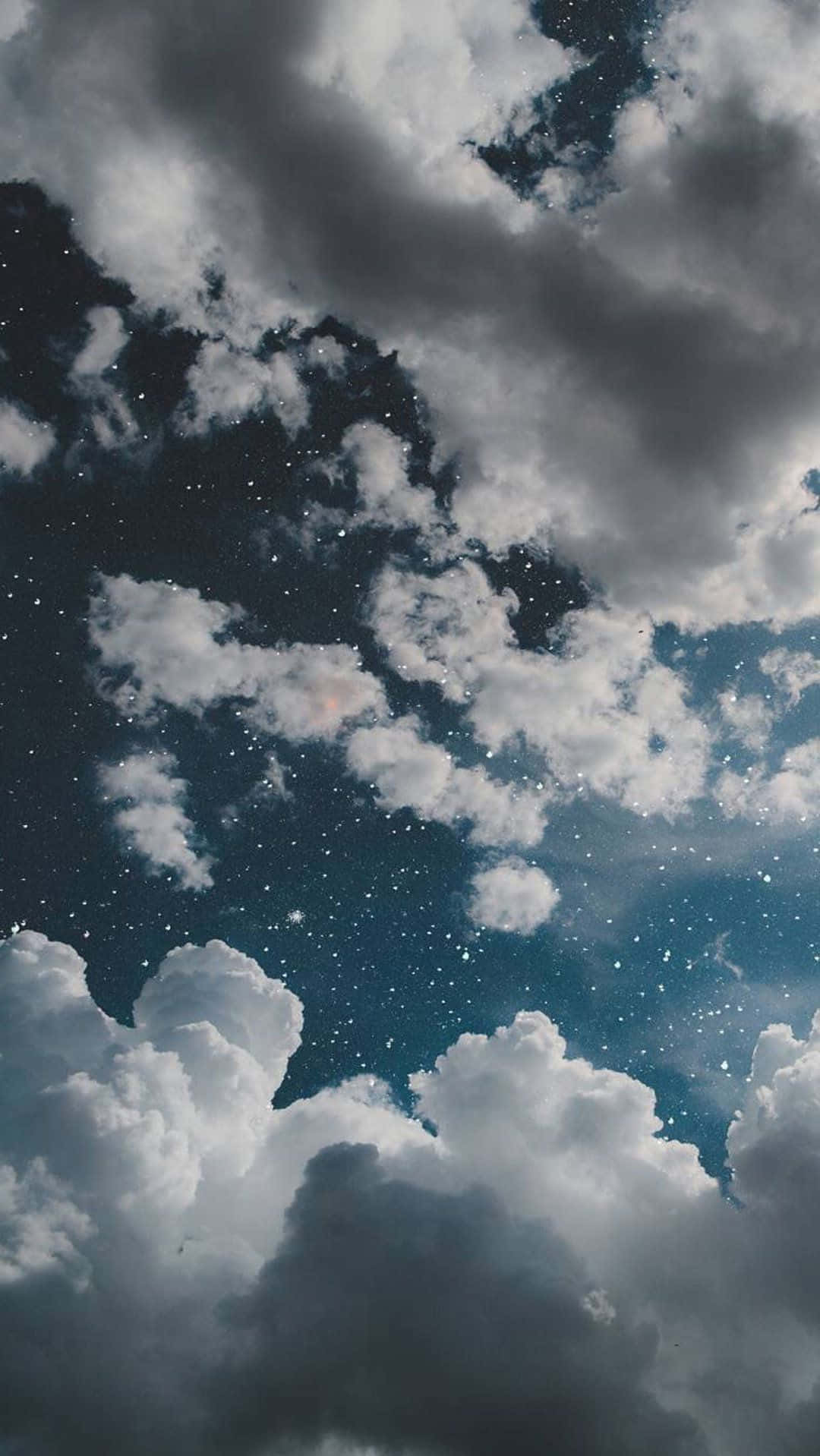 Dunklerwolkenverhangener Blauer Himmel Natur Ästhetisches Telefon-hintergrundbild Wallpaper