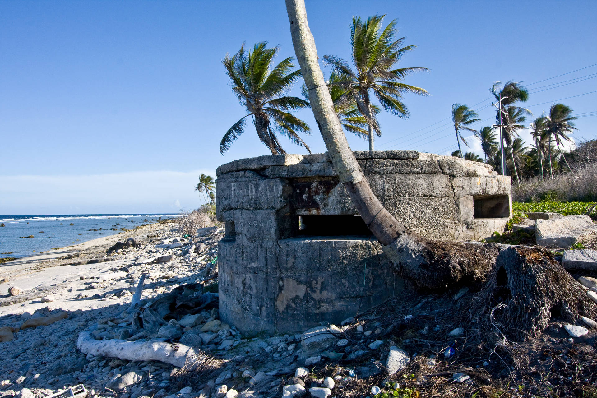 Naurubunker Mit Blick Auf Das Meer Wallpaper