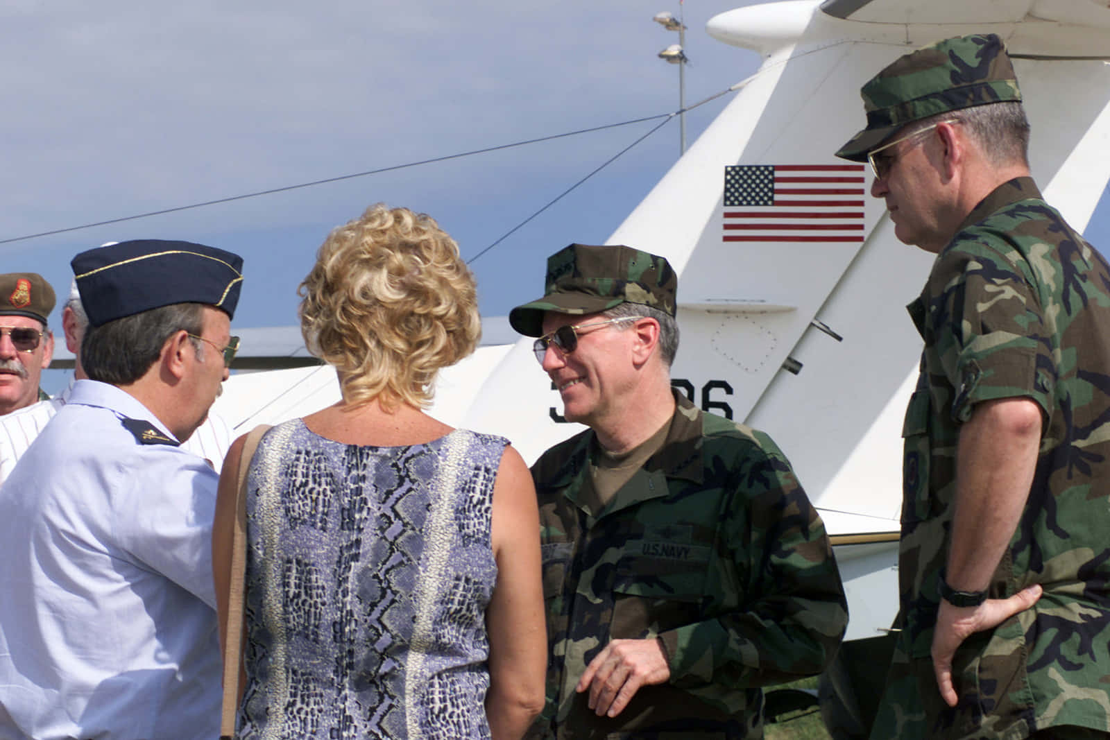 Hyllade Modiga Männen Och Kvinnorna I Usa:s Flotta
