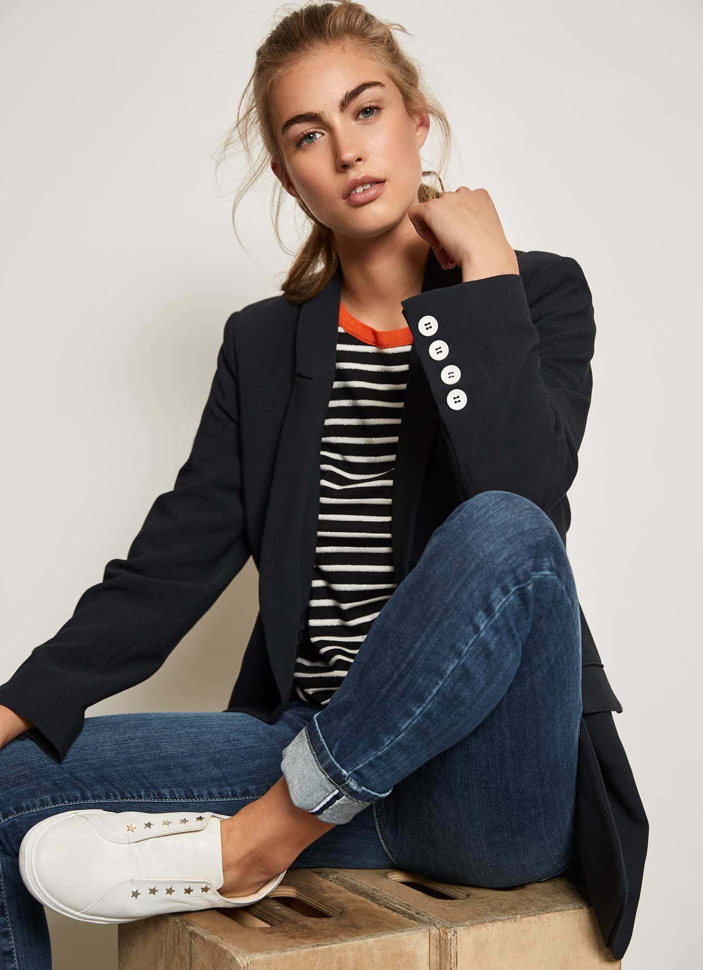 Get the perfect casual dress look with this little navy blue blazer Wallpaper