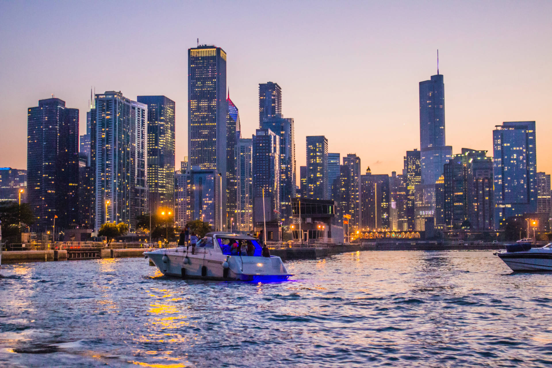 Navypier-blå Båt, Chicagos Skyline. Wallpaper