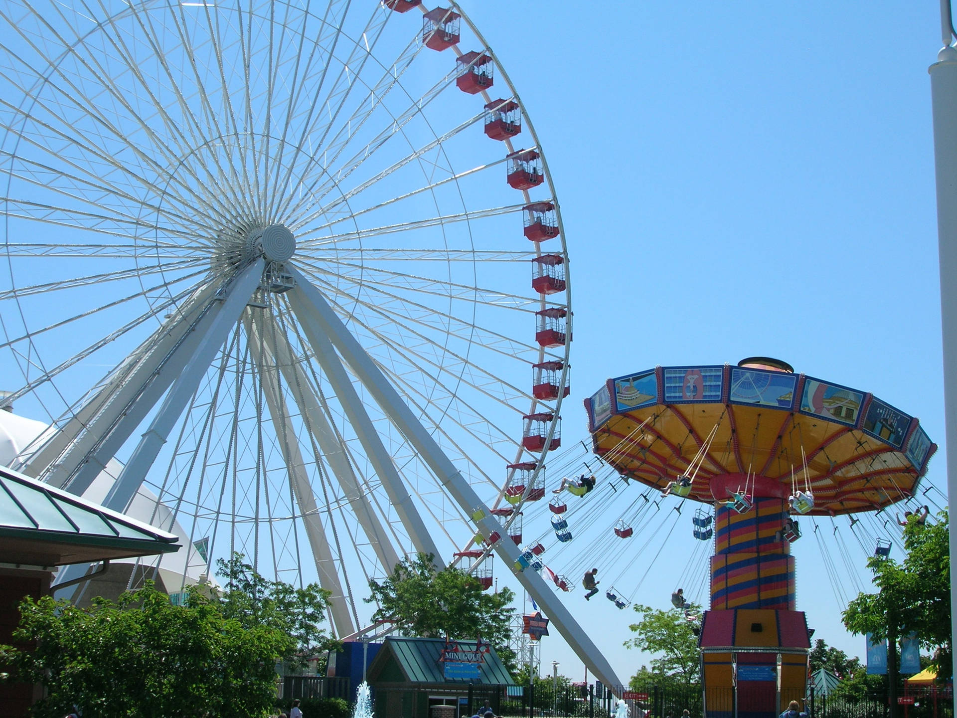 Atraccionesdel Columbus Wheel En Navy Pier Fondo de pantalla