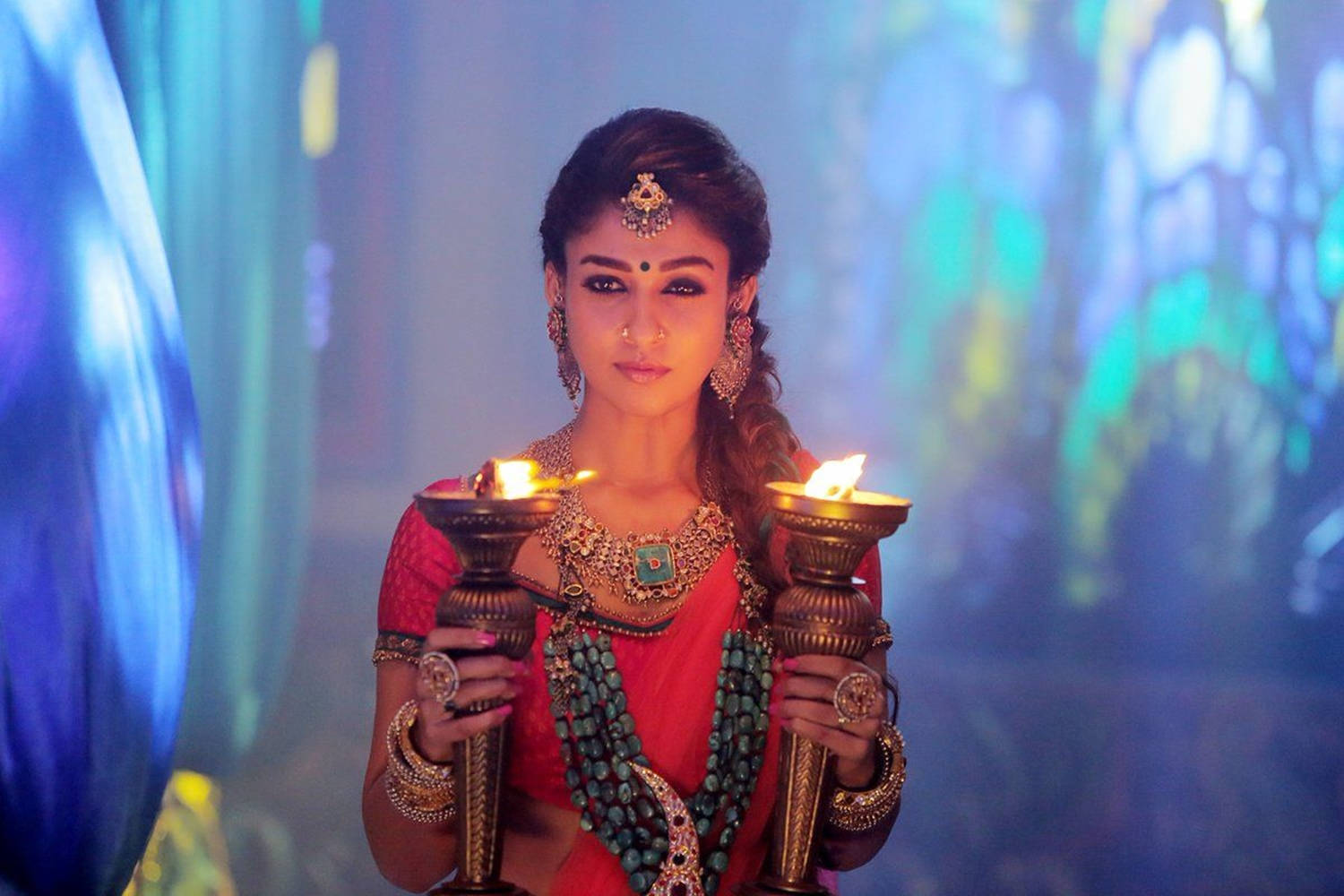 Nayanthara In Saree With Candles Wallpaper