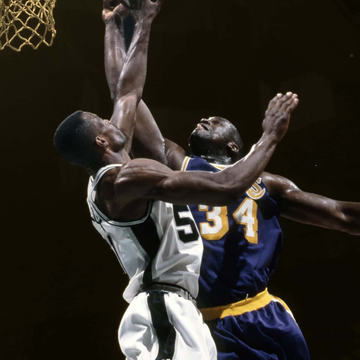 NBA basketball-spillere Shaquille O'Neal og David Robinson har det sjovt Wallpaper