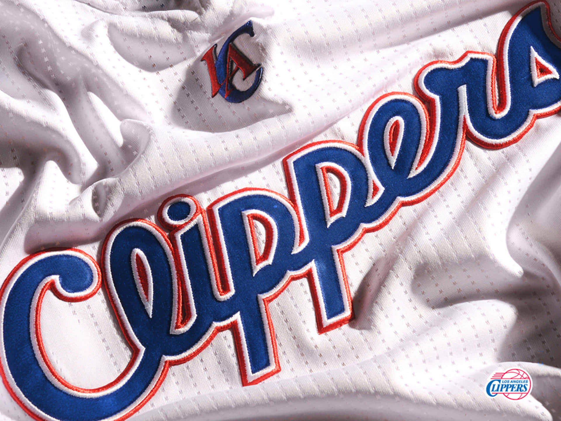 Fotografíacon Insignia Grabada En Relieve De La Camiseta De Los La Clippers De La Nba. Fondo de pantalla