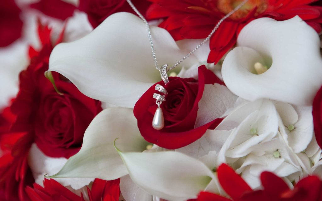 Necklace With Love Rose Hd Wallpaper