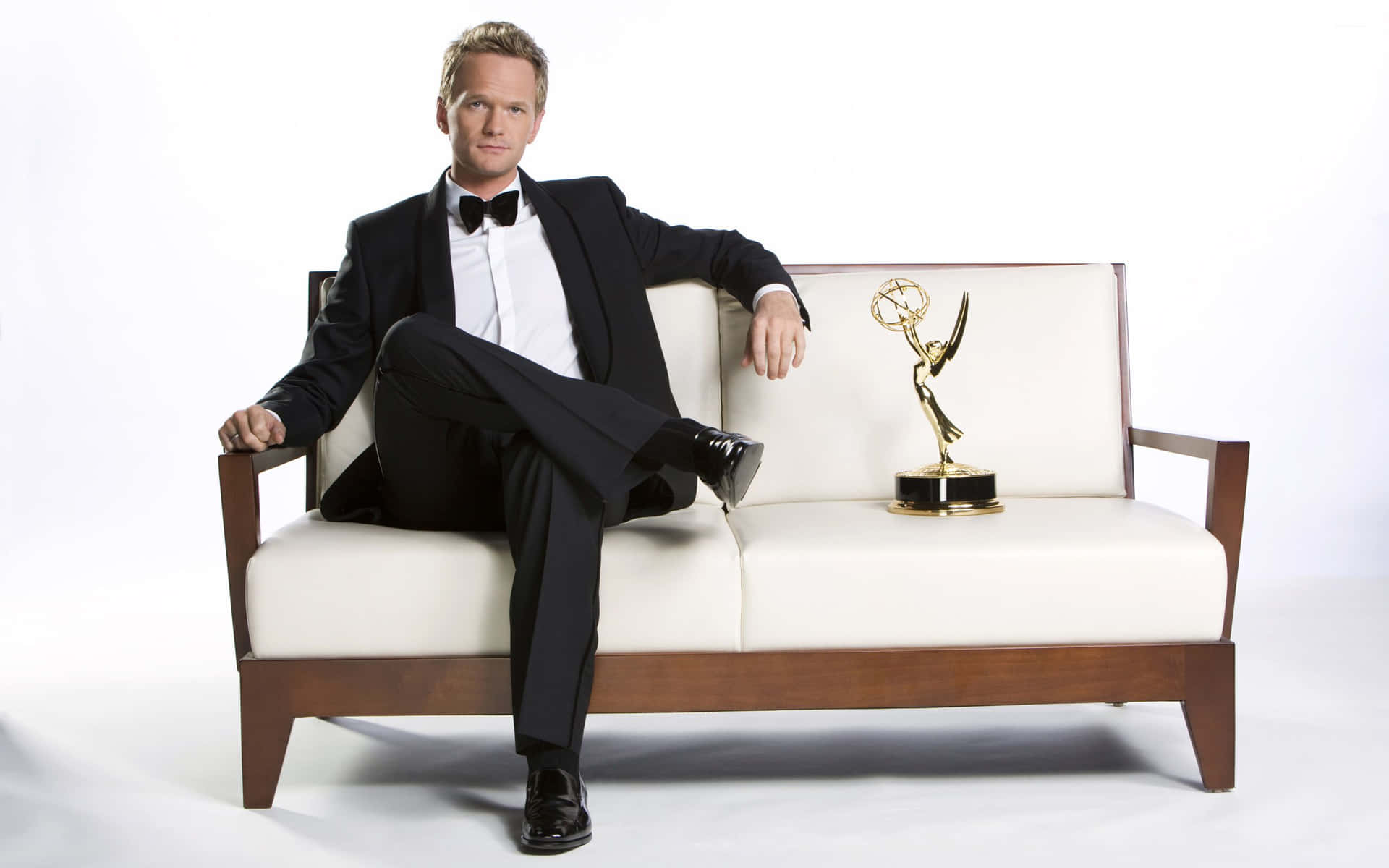 Neil Patrick Harris - actor, producer, singer and magician Wallpaper