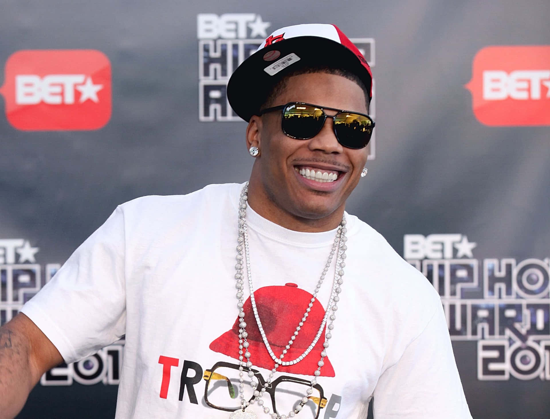 Nellysonriendo En Los Premios Bet Hip Hop 2011 Fondo de pantalla